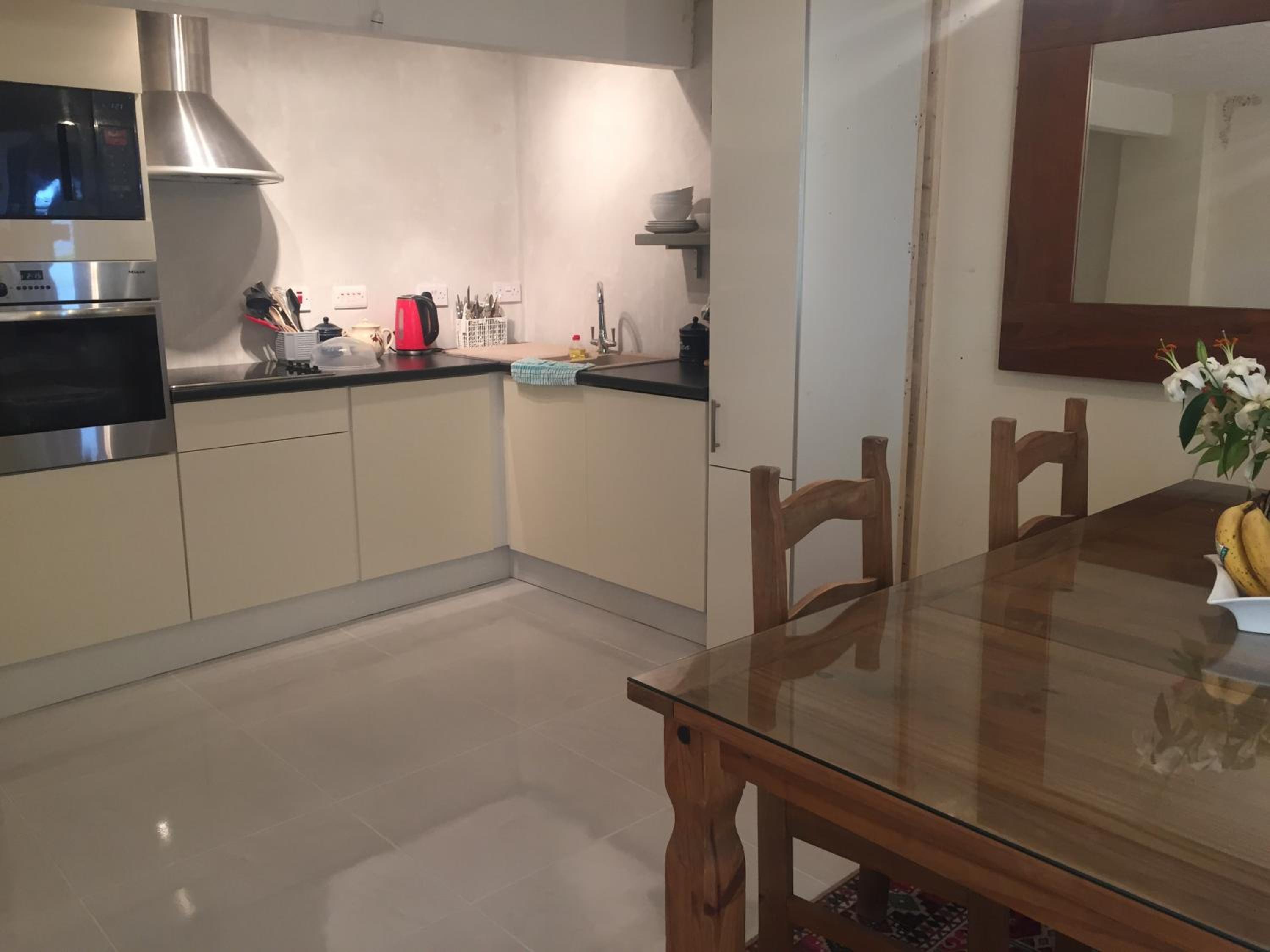 Apartment with Terrace - Photo 9
