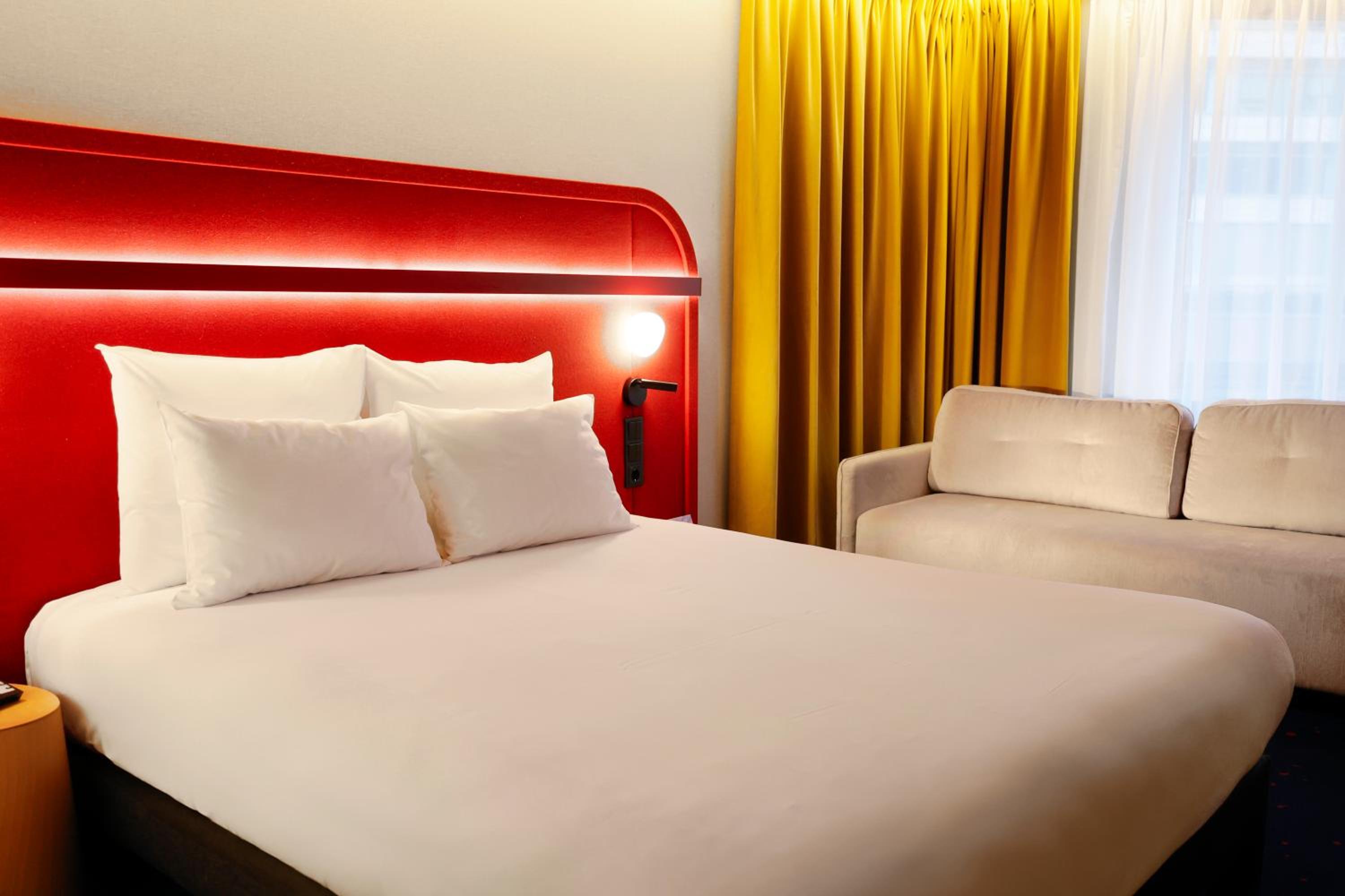 Superior Room with Double Bed and Sofa - Photo 10