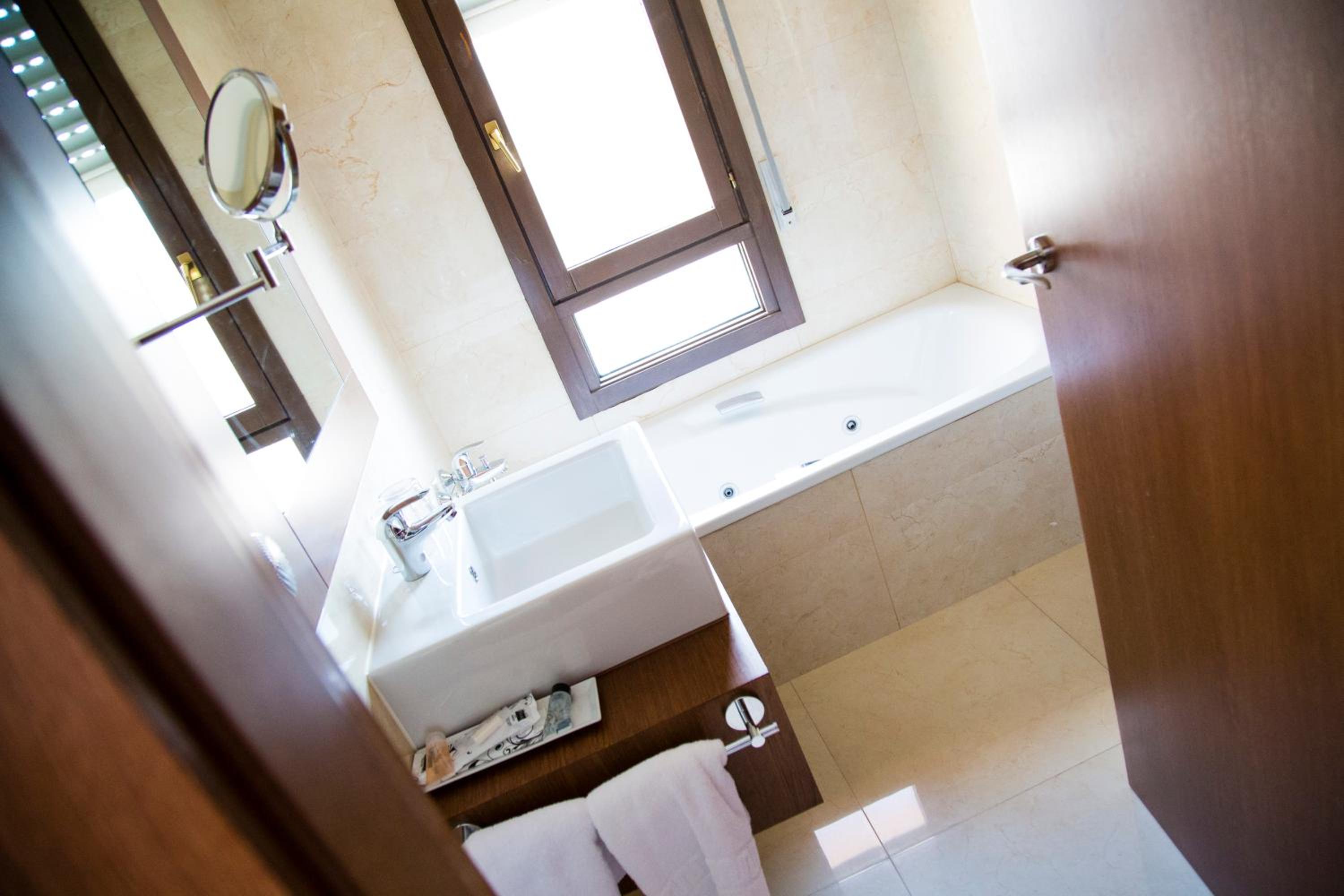 Double Room - Photo 2