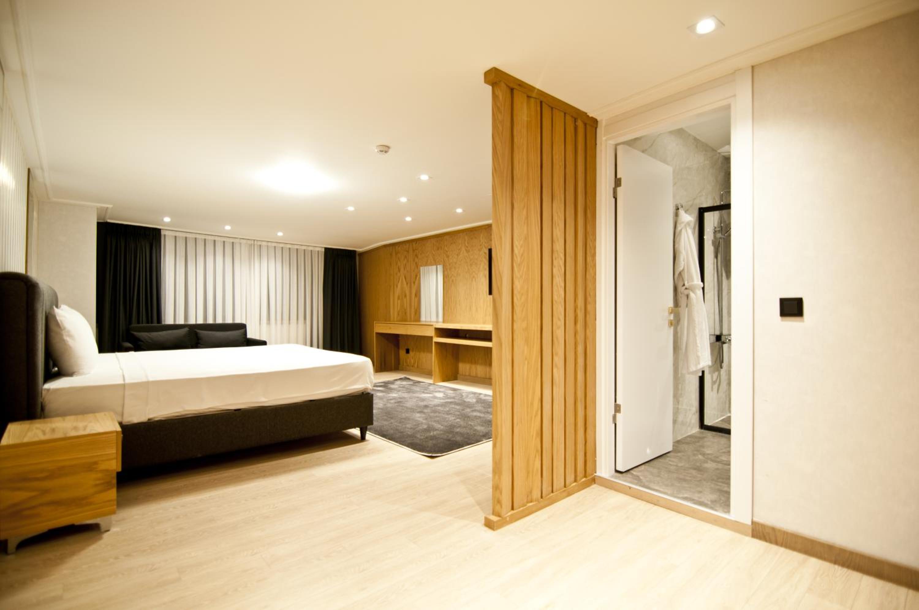 Suite with Balcony photo 1
