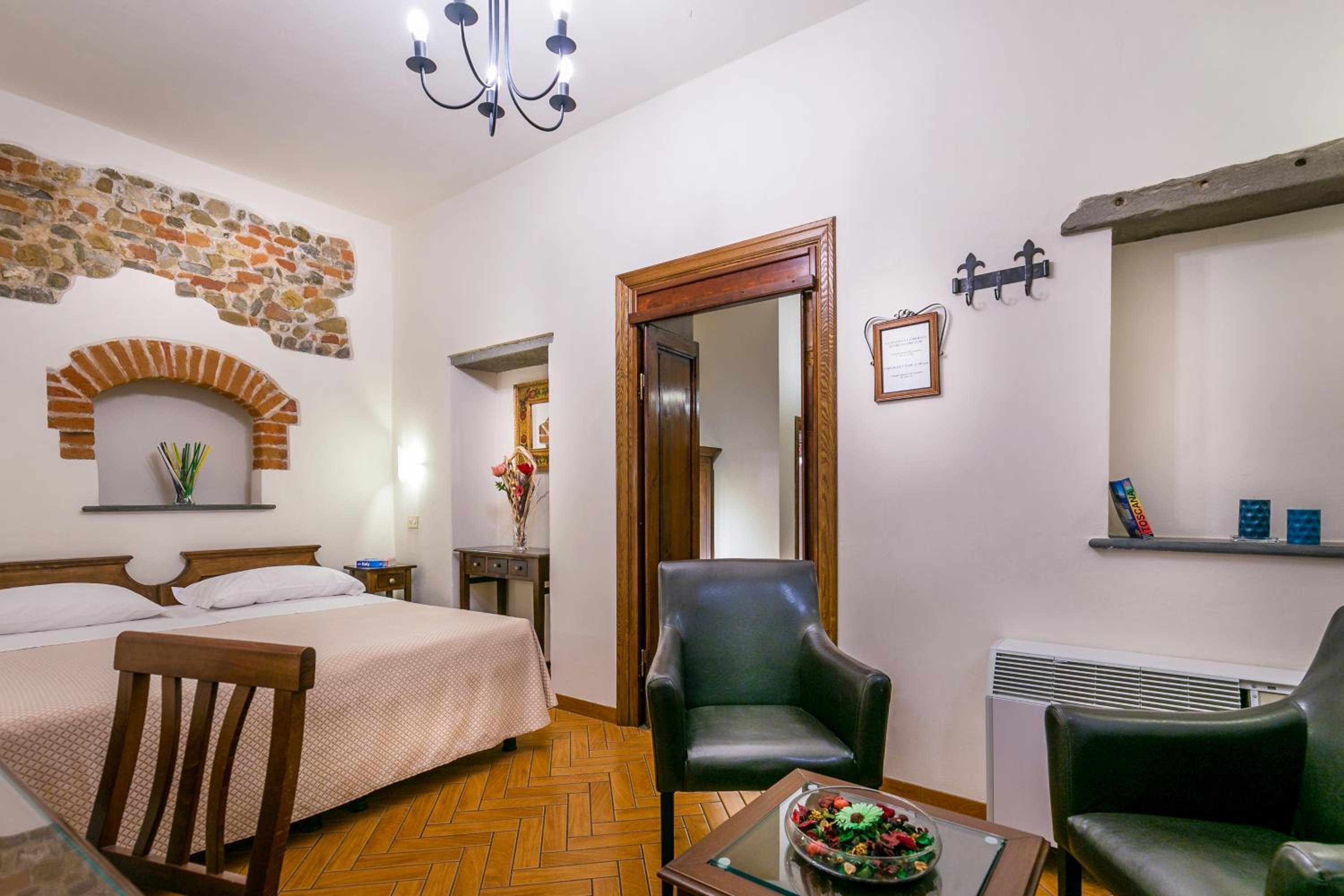 Double or Twin Room - Photo 7