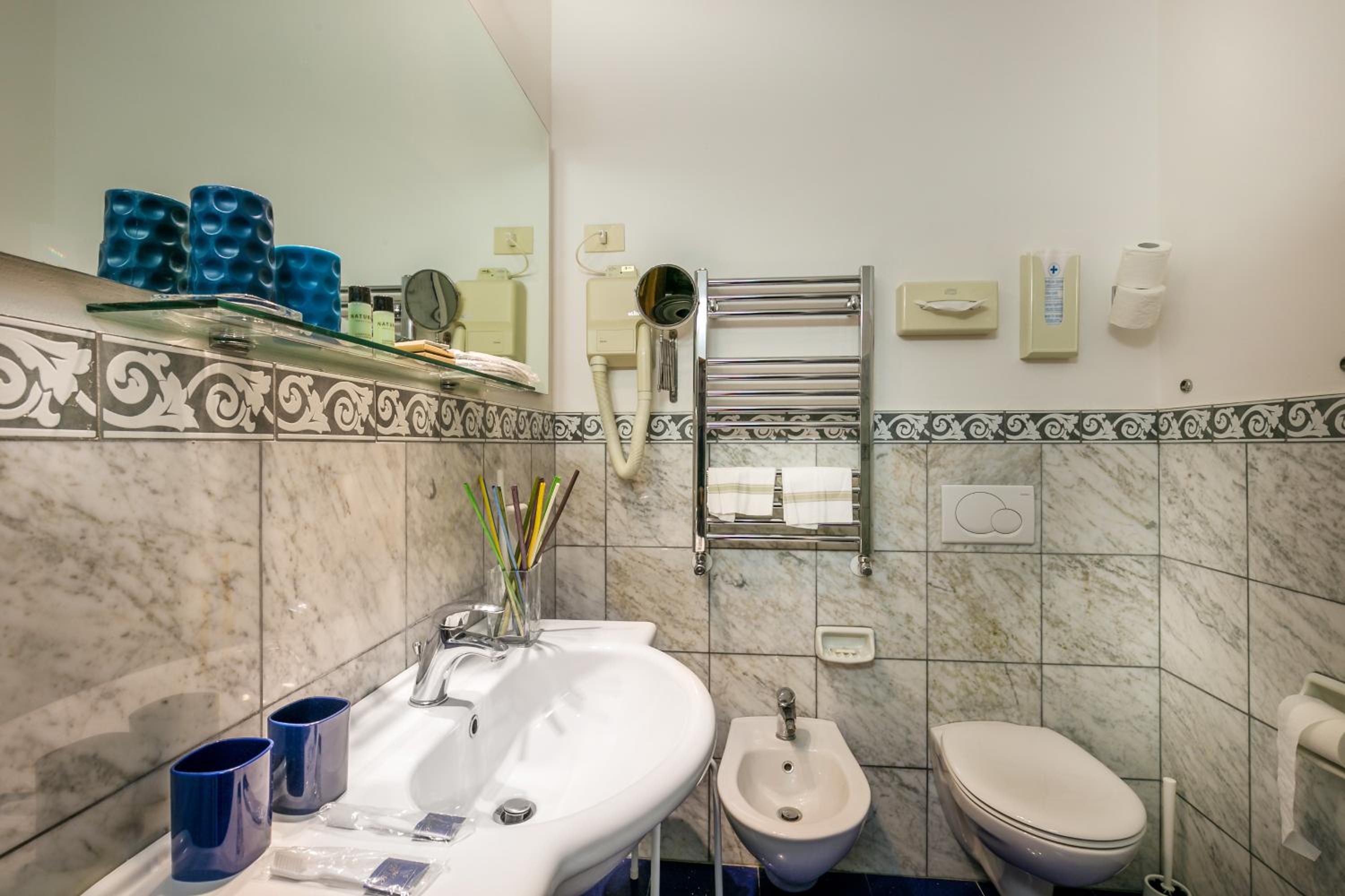 Double or Twin Room - Photo 10