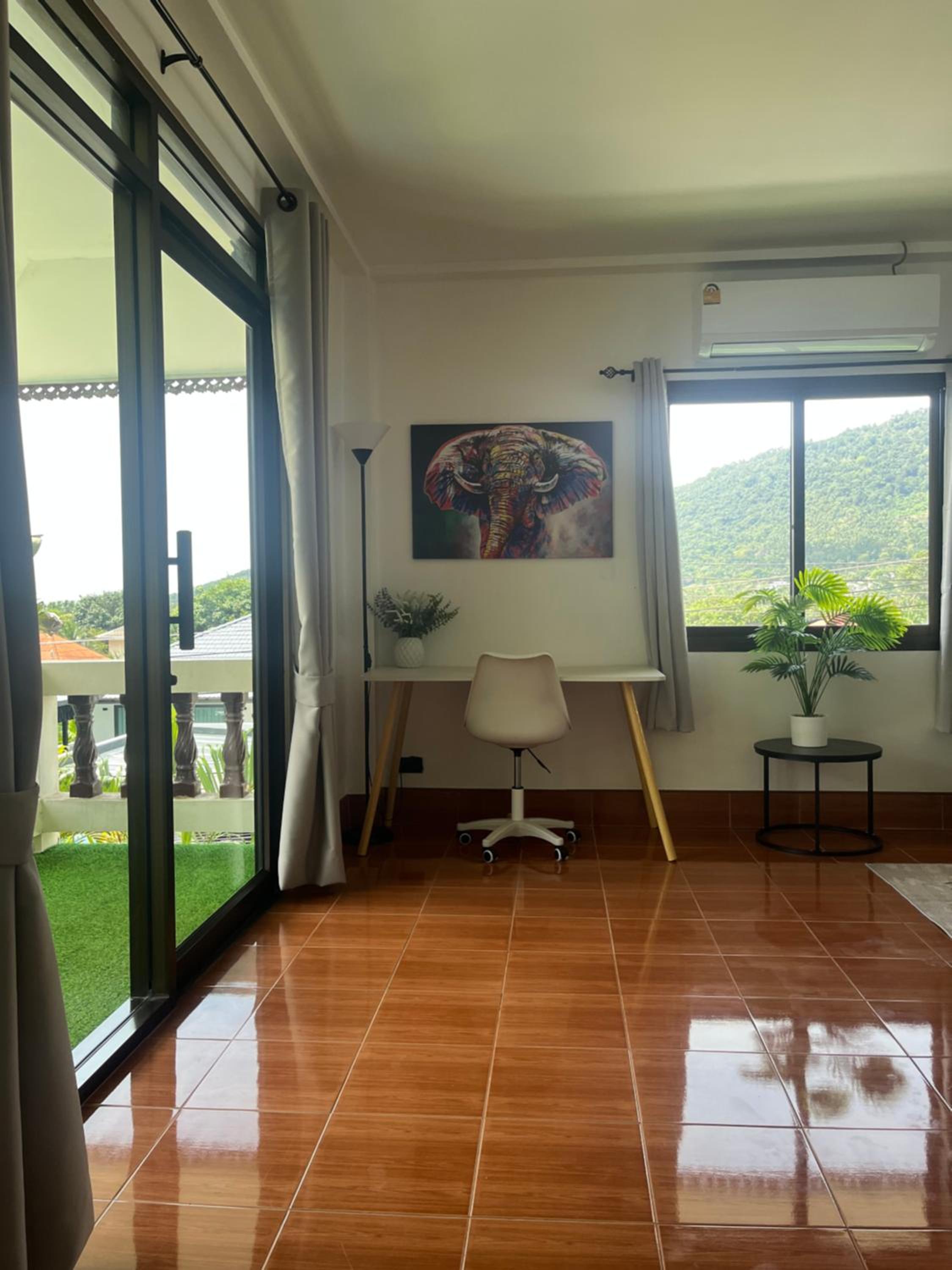 One-Bedroom Apartment with Balcony and Mountain View   - Photo 8