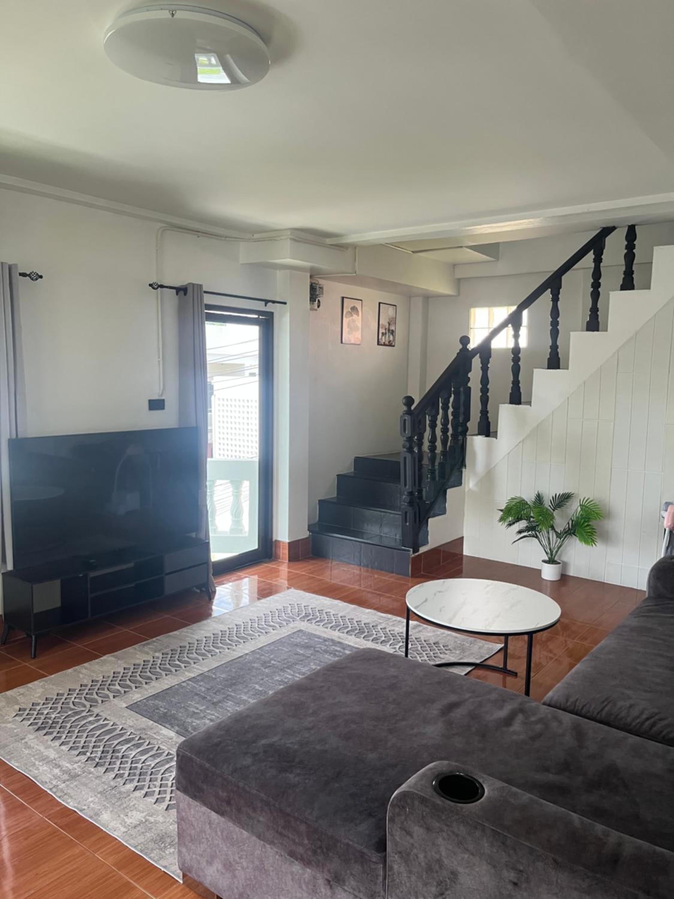 One-Bedroom Apartment with Balcony and Mountain View   - Photo 6