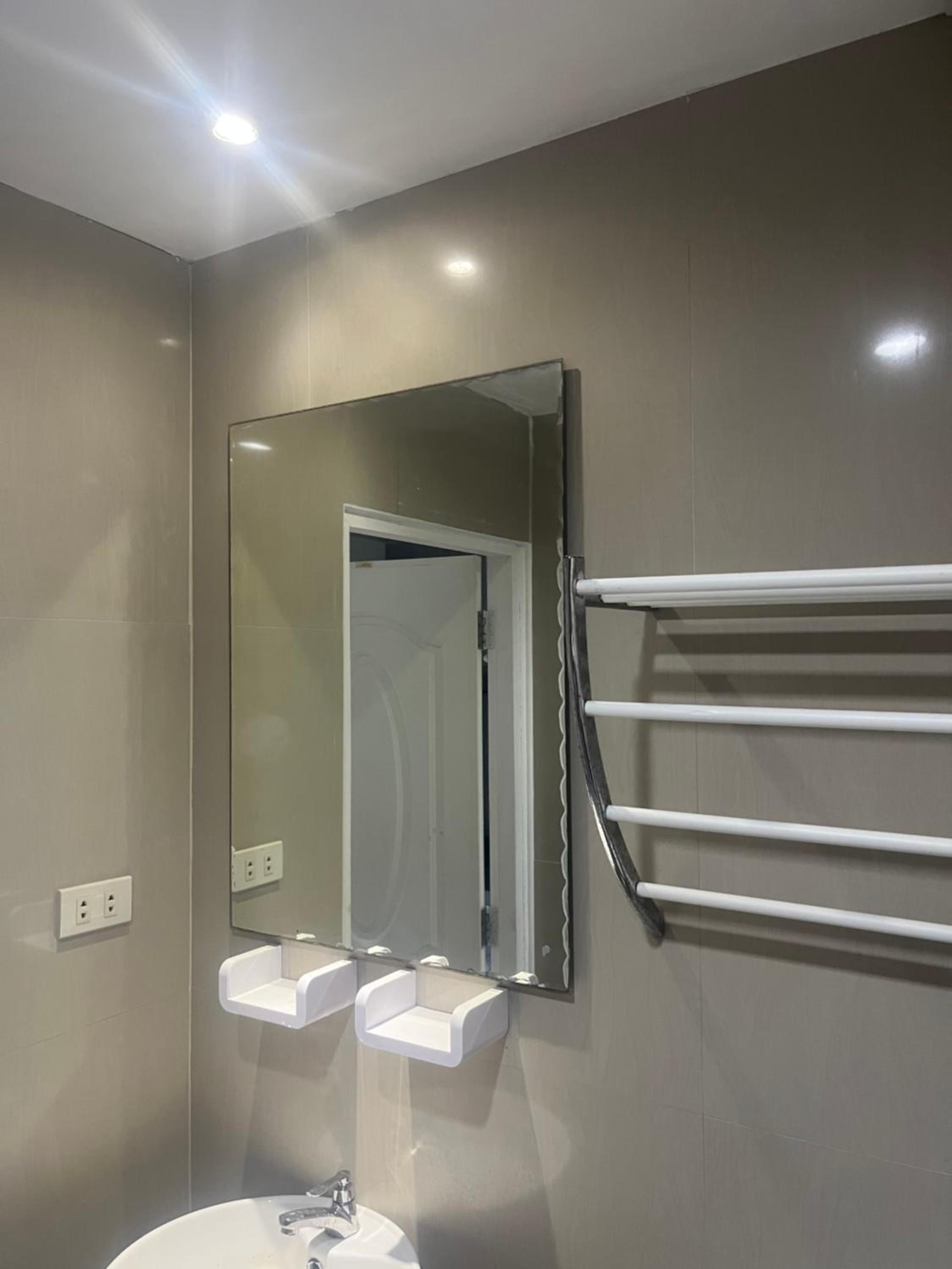 One-Bedroom Apartment with Balcony and Mountain View   - Photo 5
