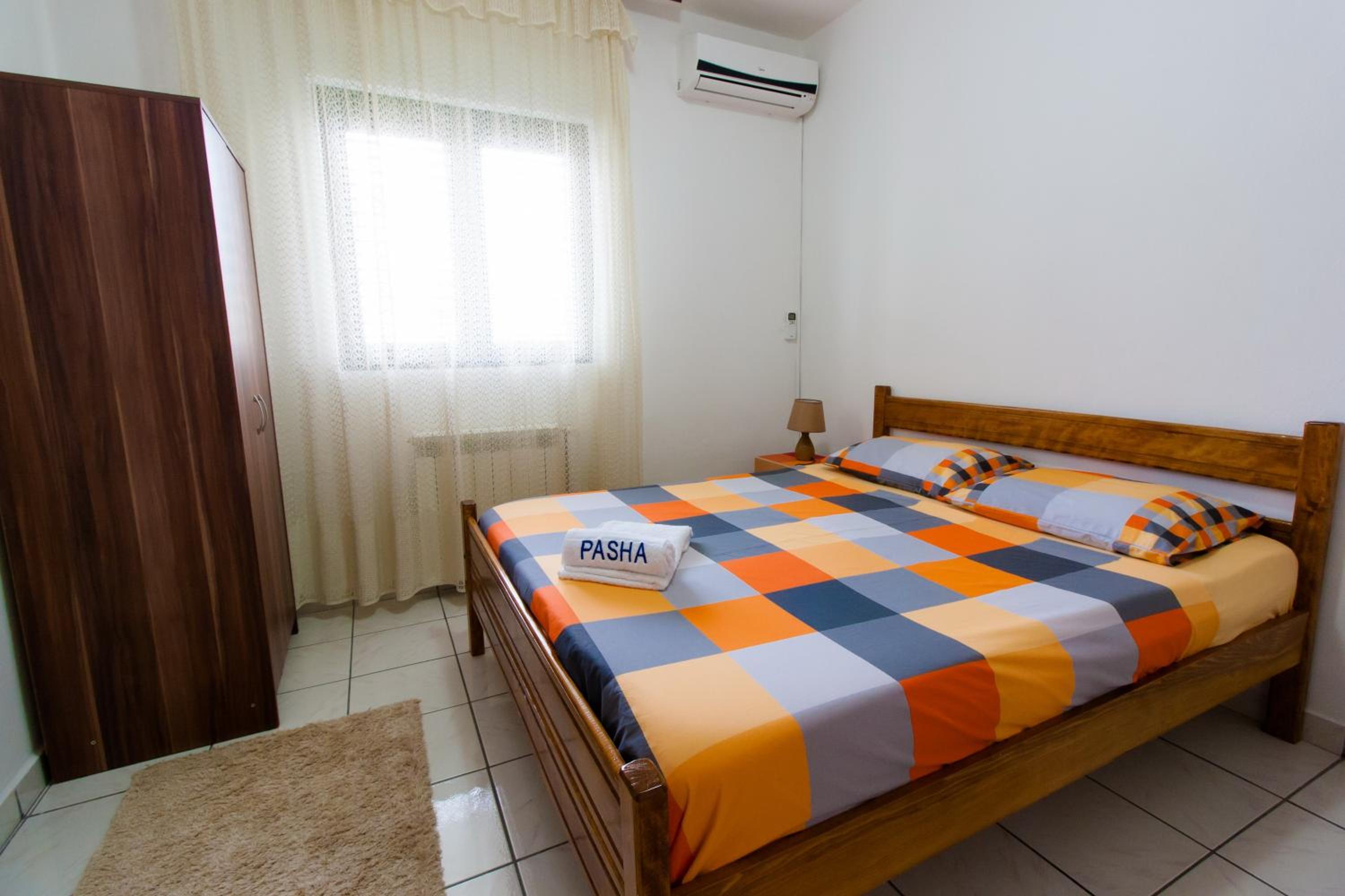 Three-Bedroom Apartment with Balcony and Garden View - Photo 17