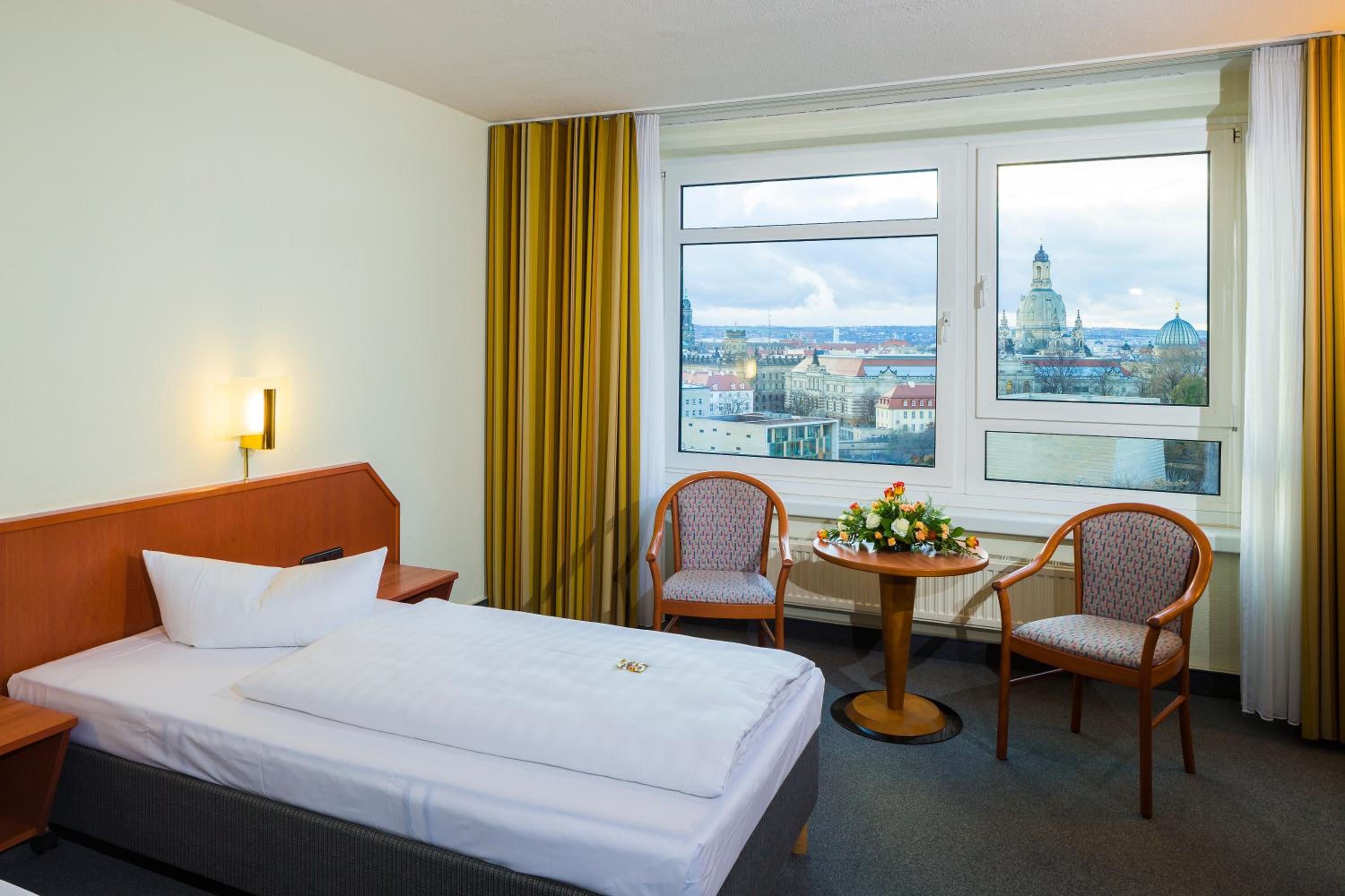 Standard Twin Room - Photo 1