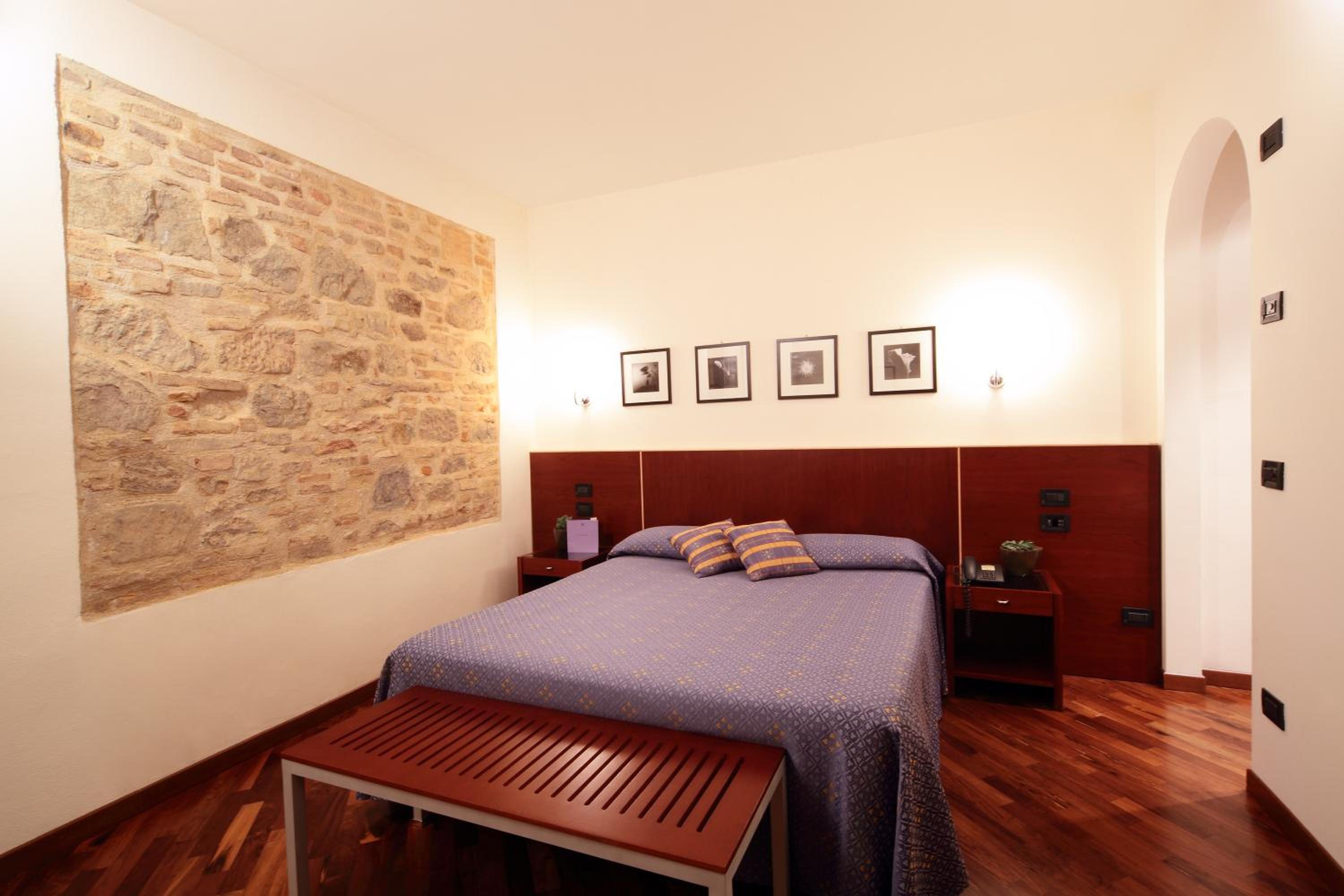 Classic Double Room - Photo 8