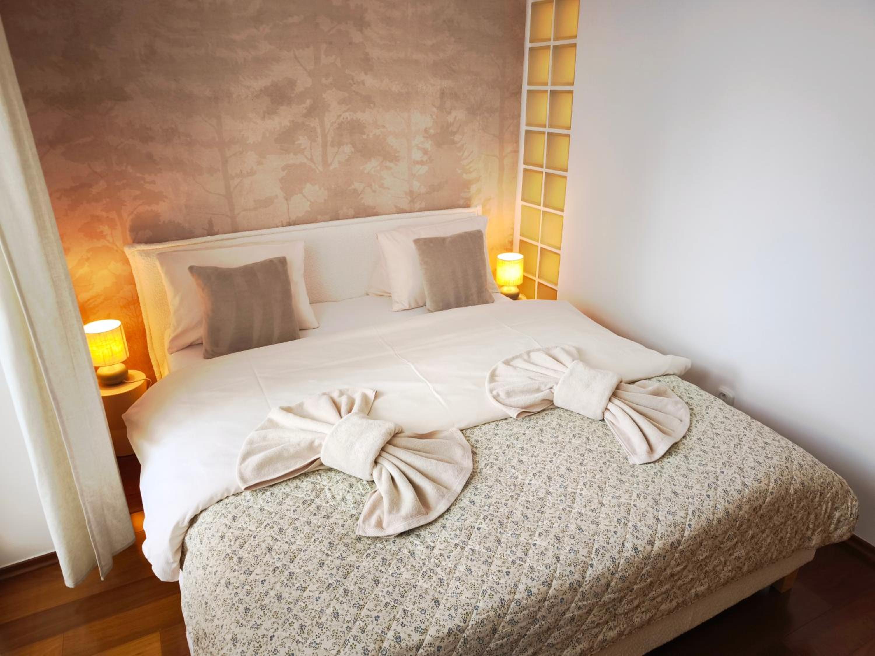 Deluxe One-Bedroom Apartment with Garden View