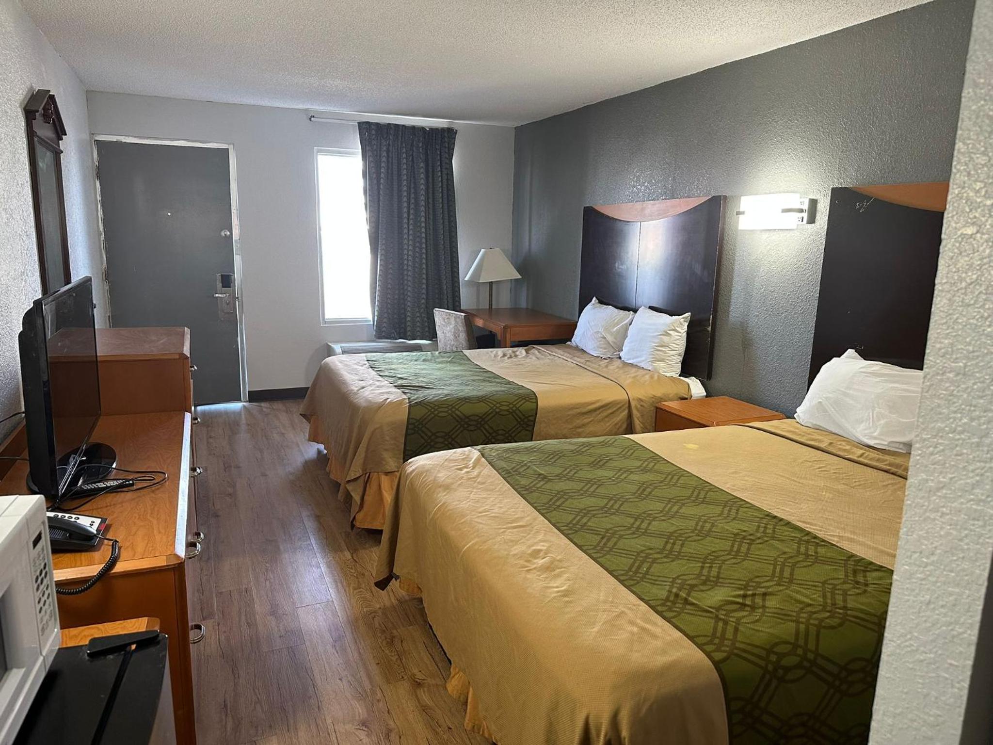 Double Room with Two Double Beds - Accessible/Non-Smoking photo 2