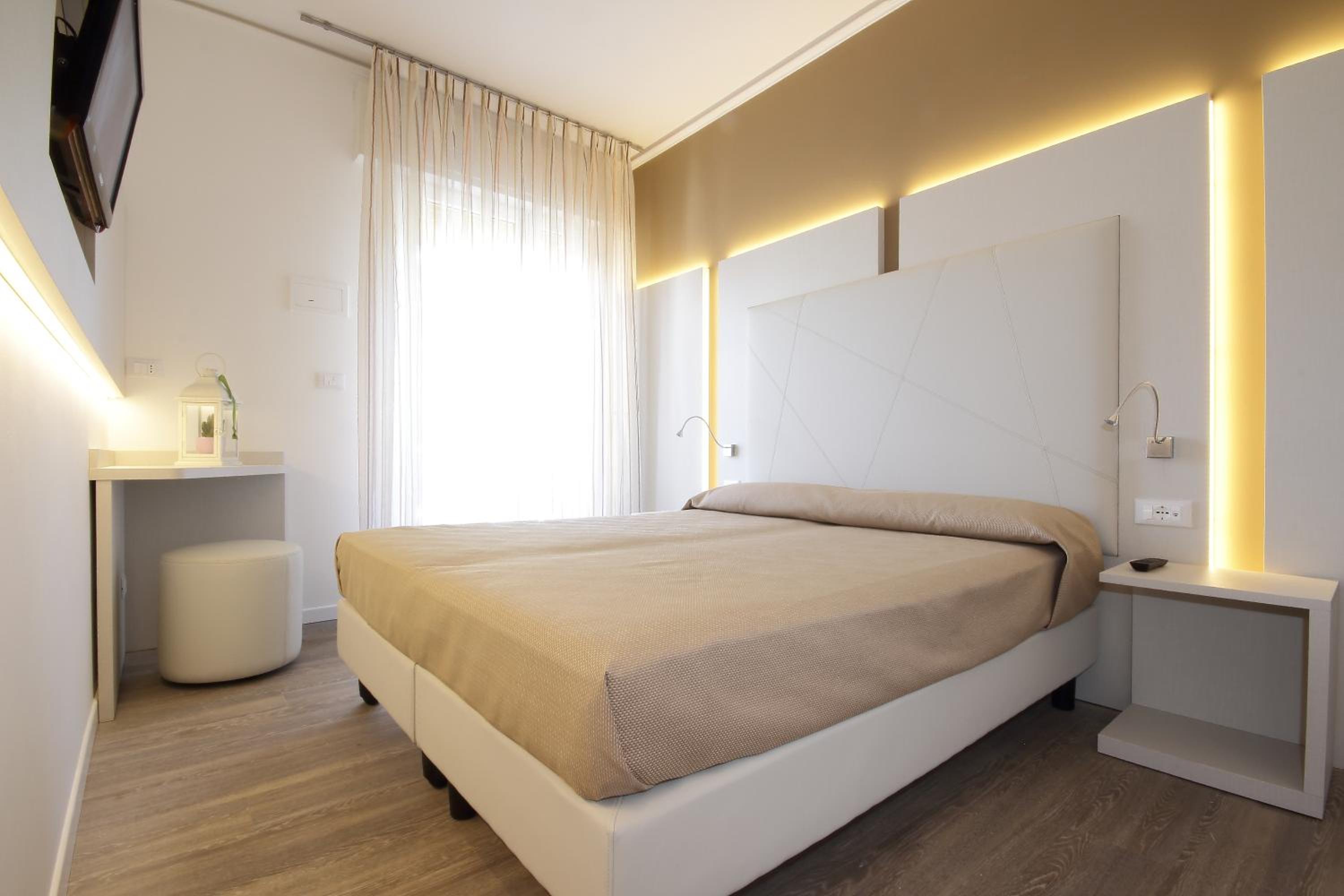 Deluxe Double or Twin Room with Balcony photo 2