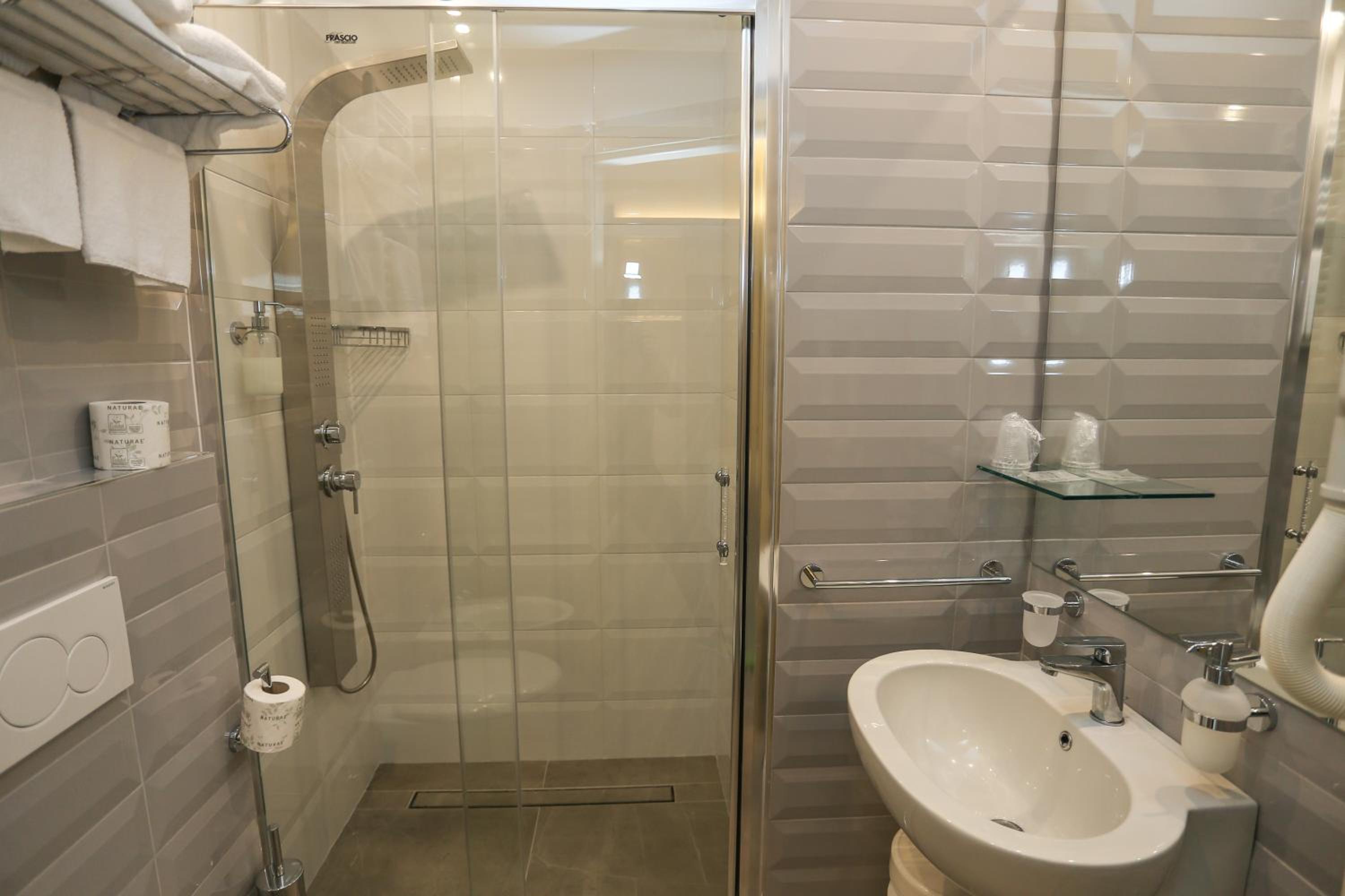 Deluxe Triple Room photo 2