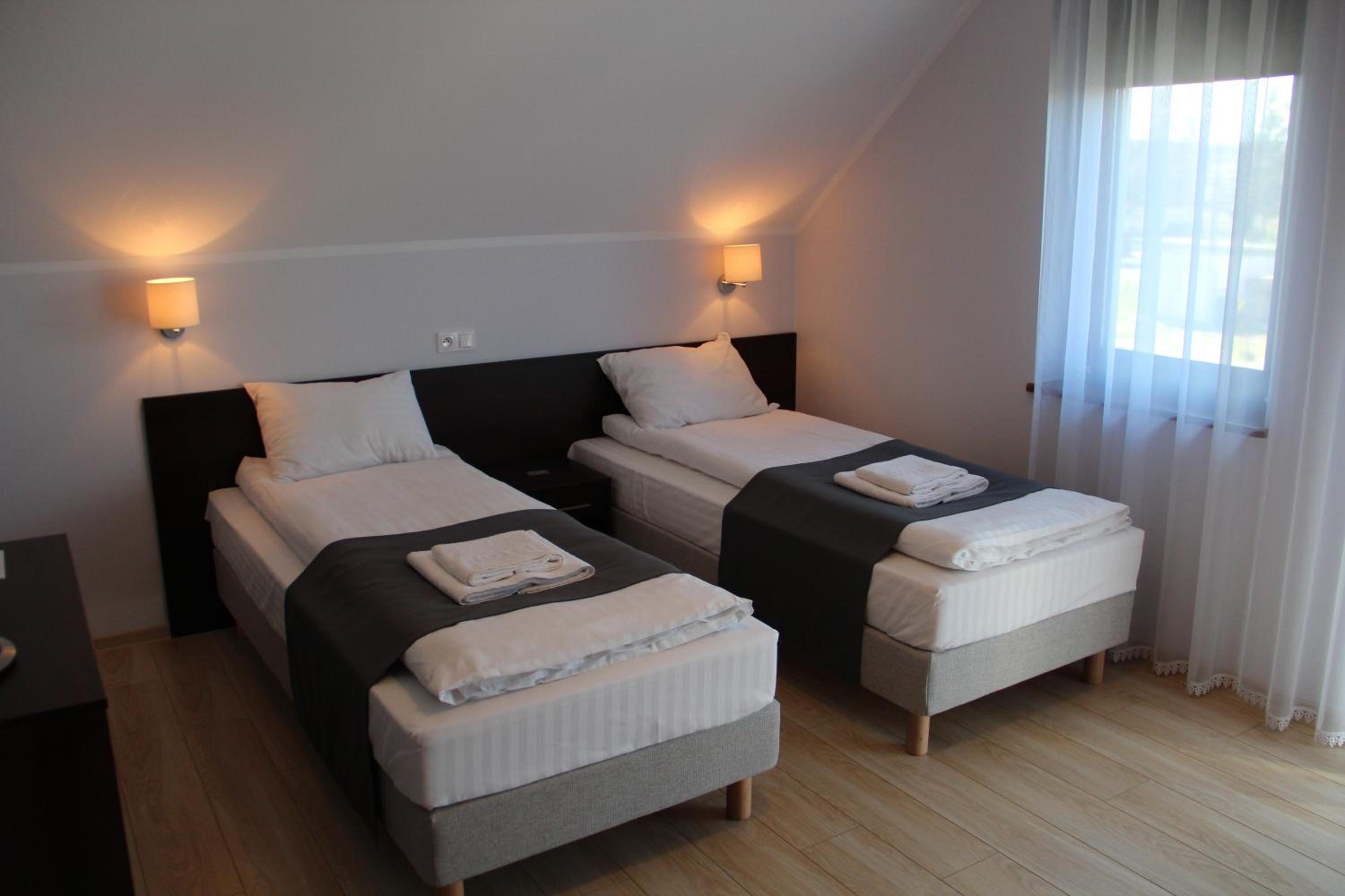 Twin Room with Balcony - Photo 6