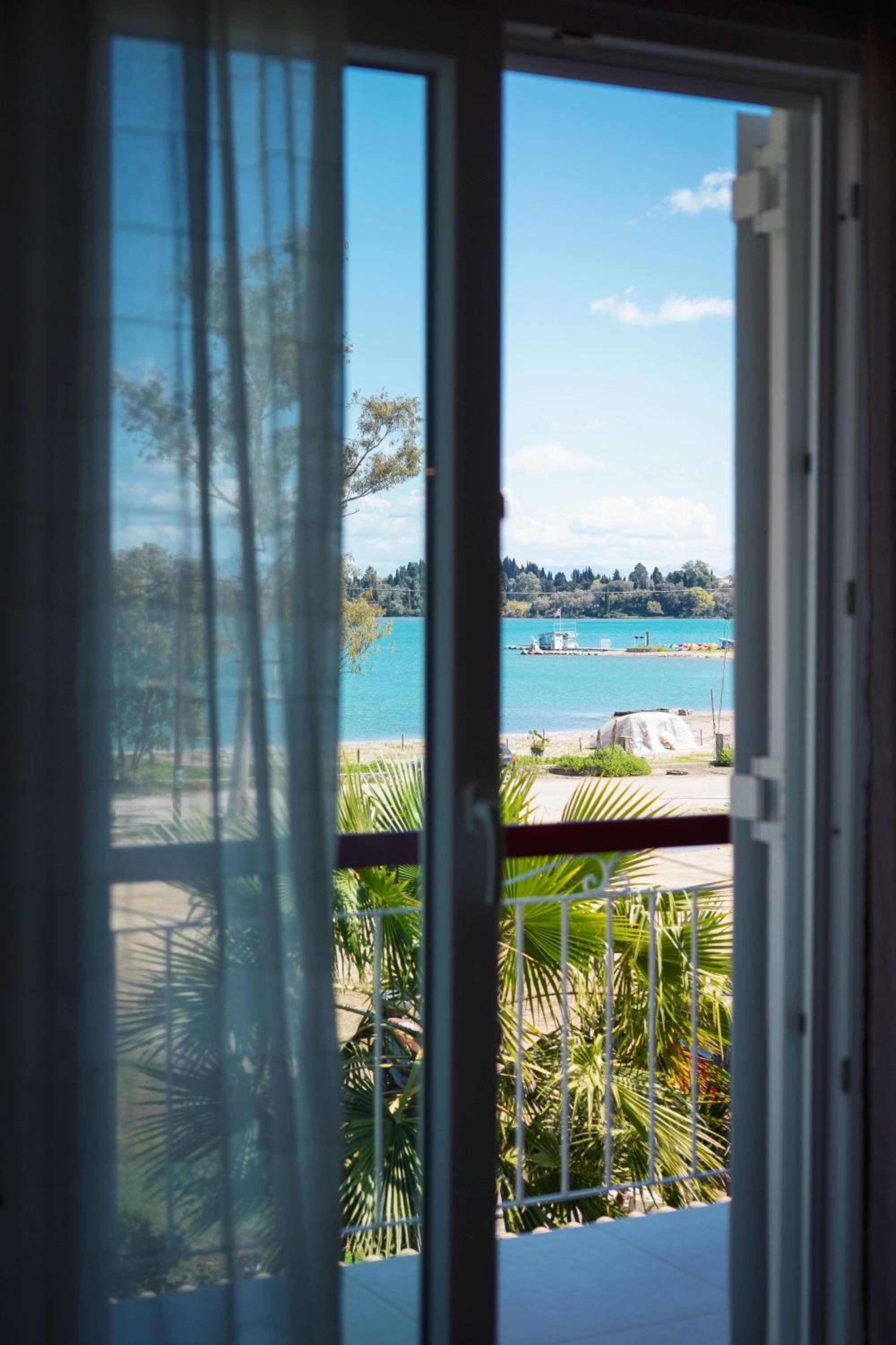 One-Bedroom Apartment with Sea View photo 1