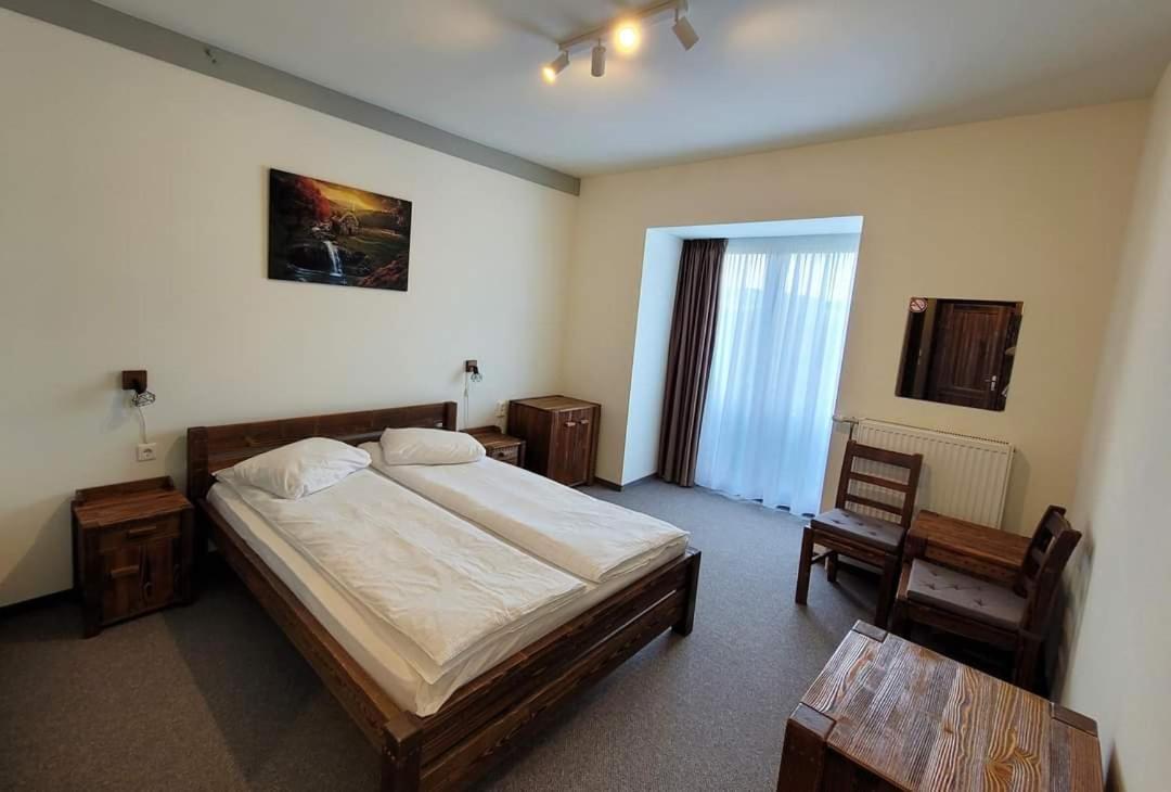 Two-Bedroom Apartment with Balcony and Terrace photo 3