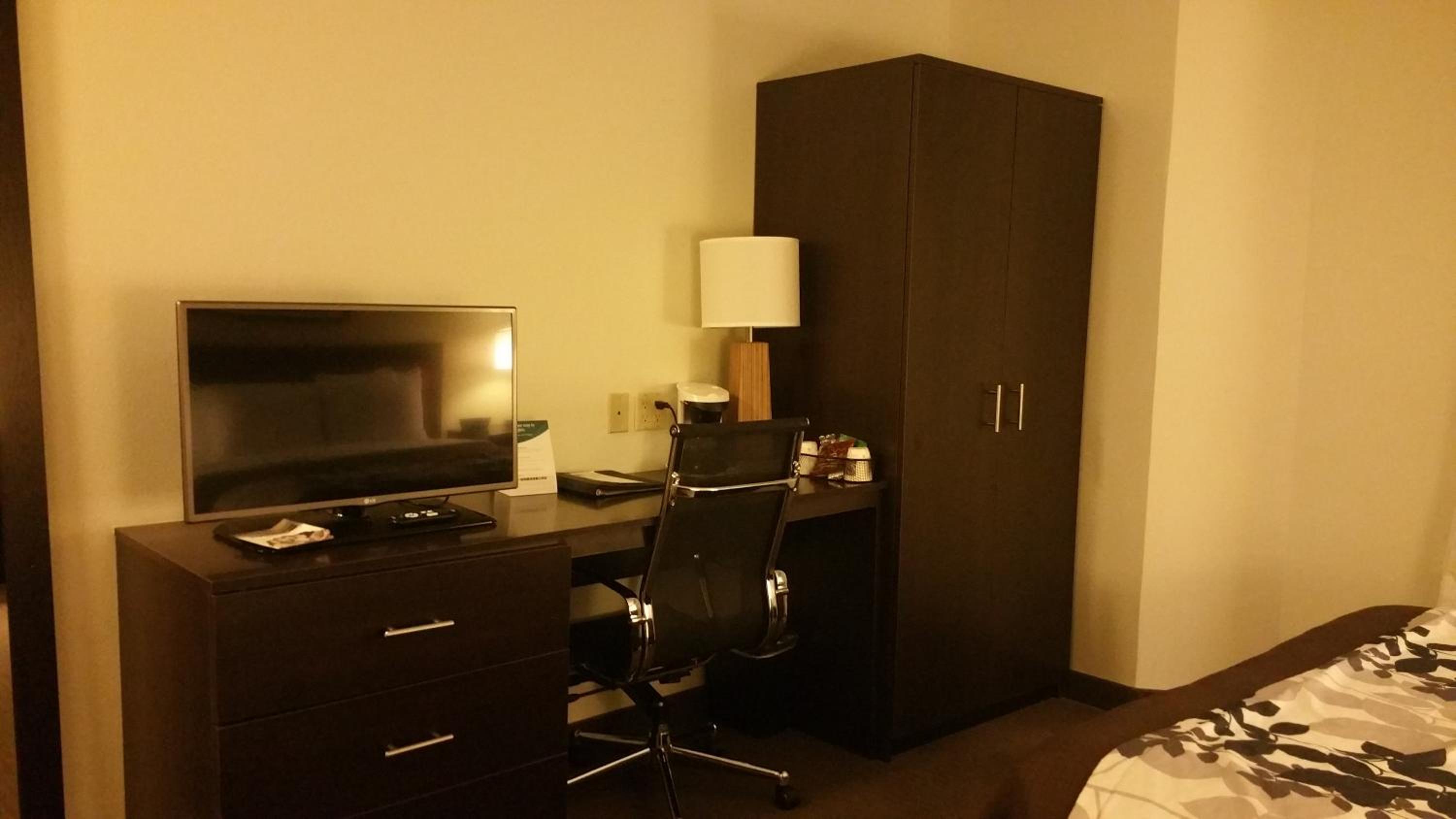Queen Room - Non-Smoking - Photo 2