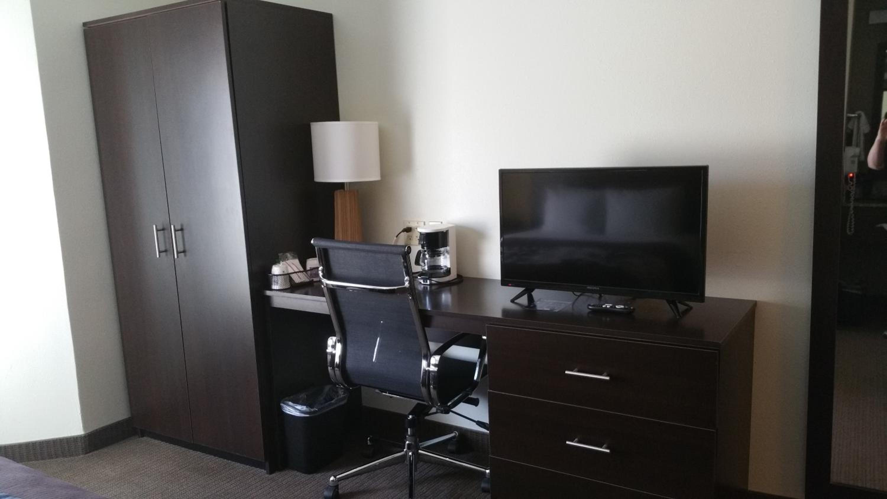 Queen Room - Non-Smoking - Photo 4