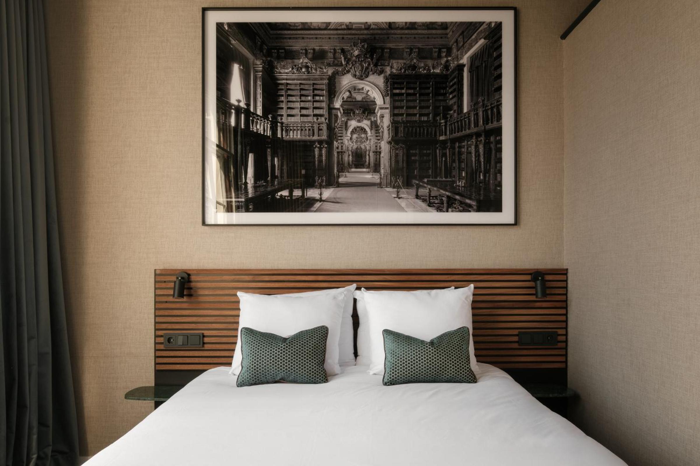 Superior Double room with canal view thumbnail 5