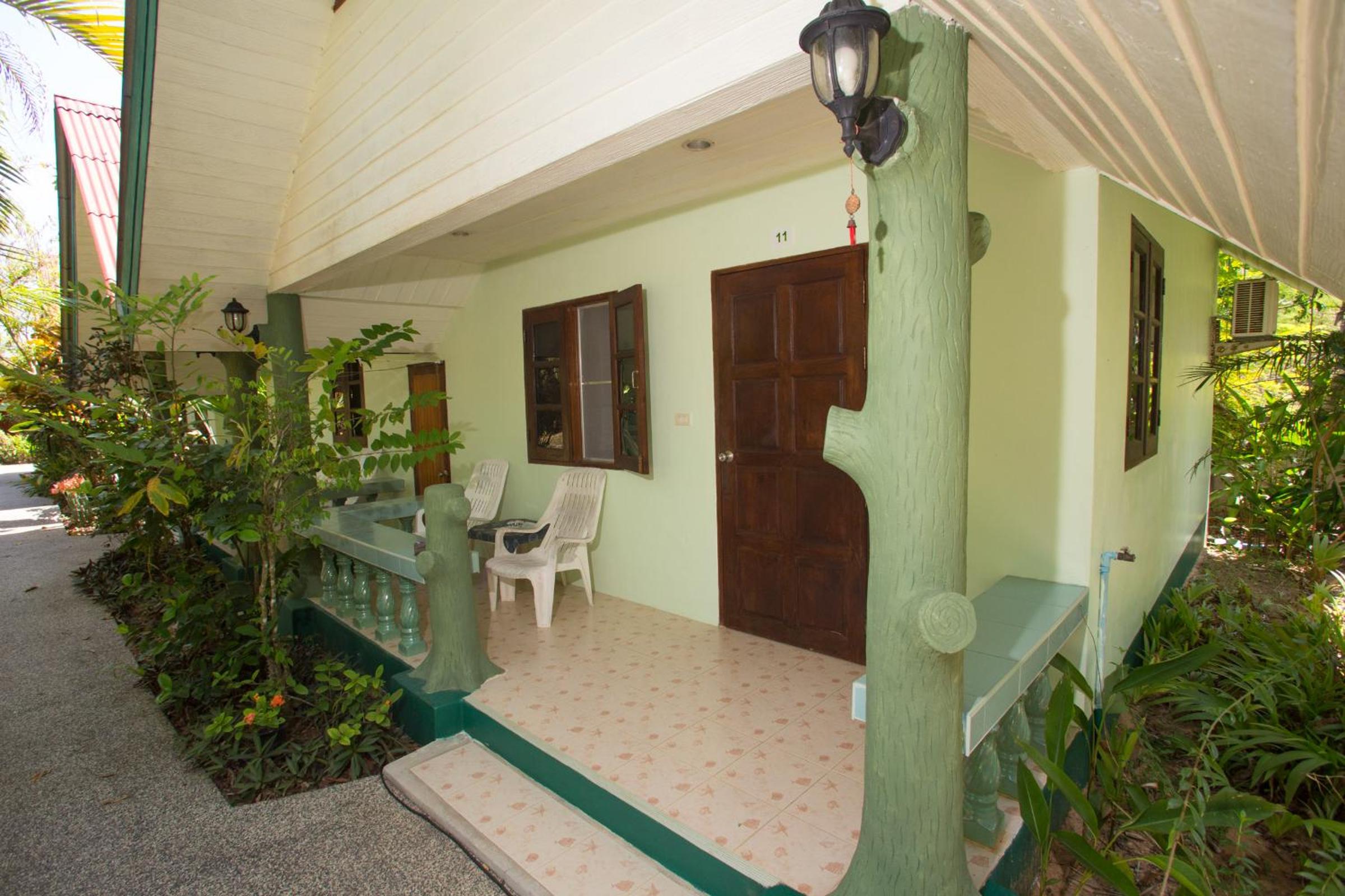 Bungalow with King Bed photo 2