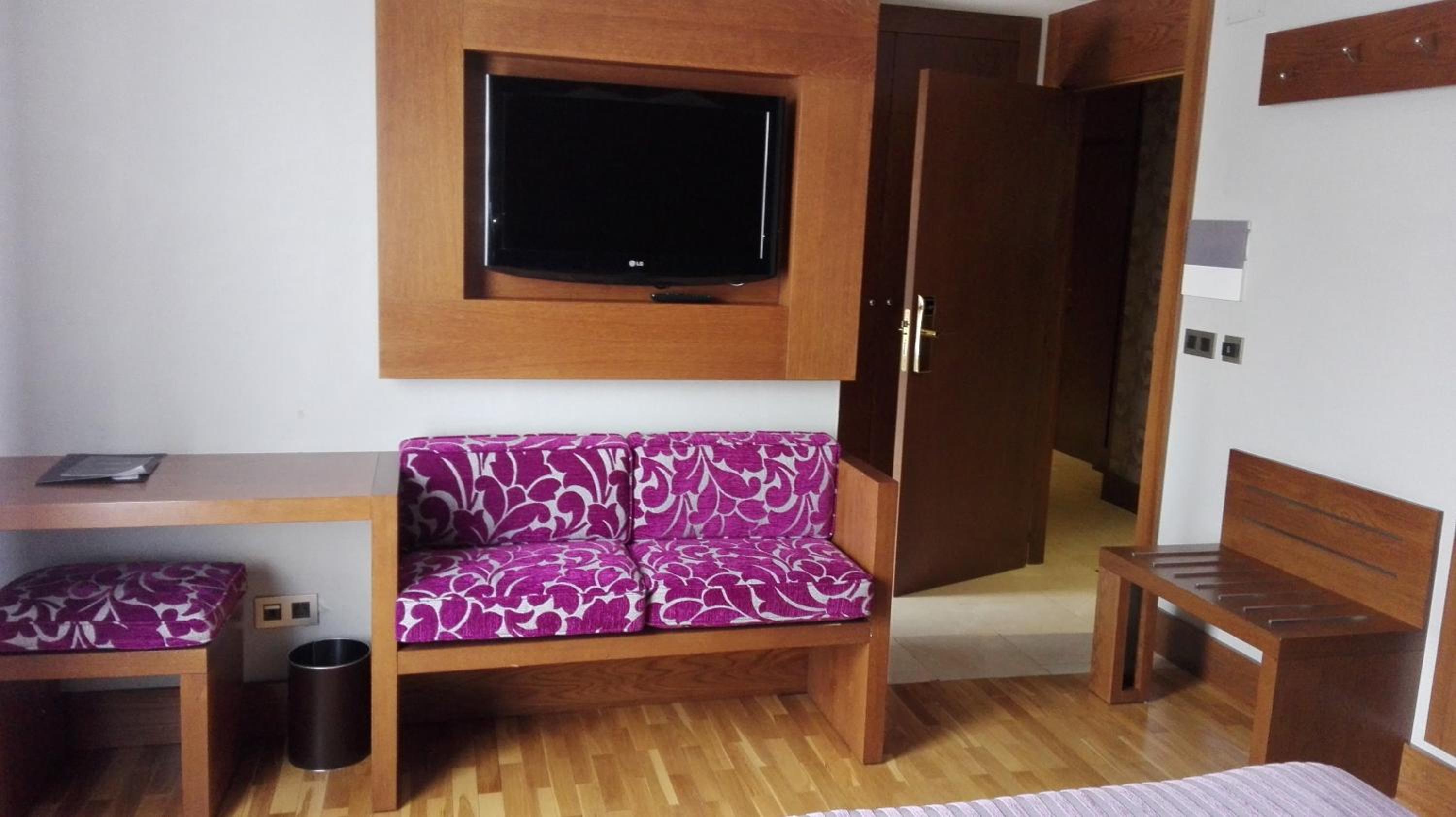 Double Room - Photo 9