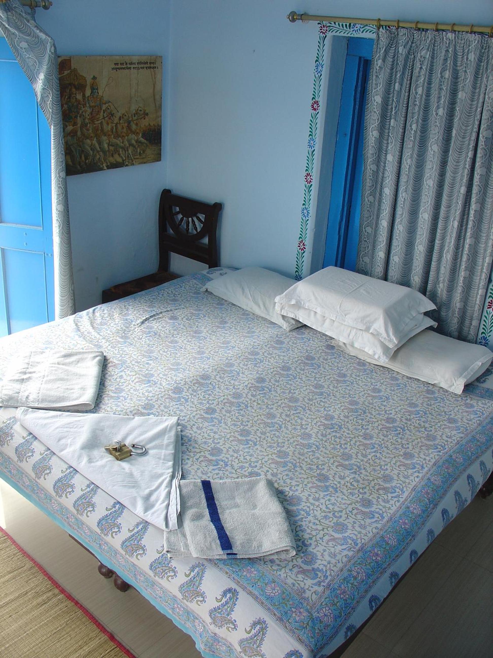 Double Room with Shared Bathroom photo 2