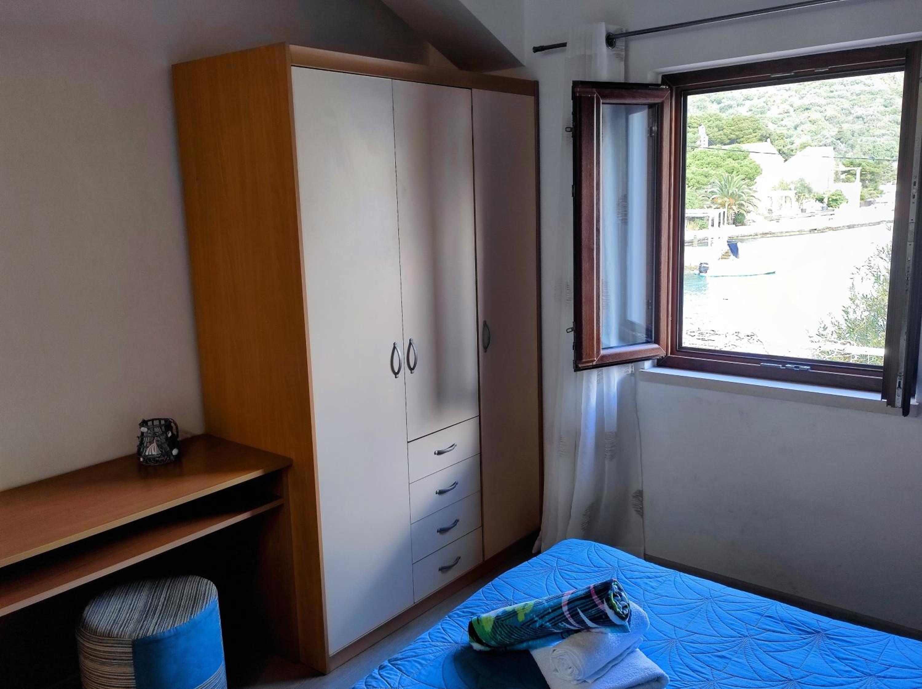 One-Bedroom Apartment with Sea View photo 1