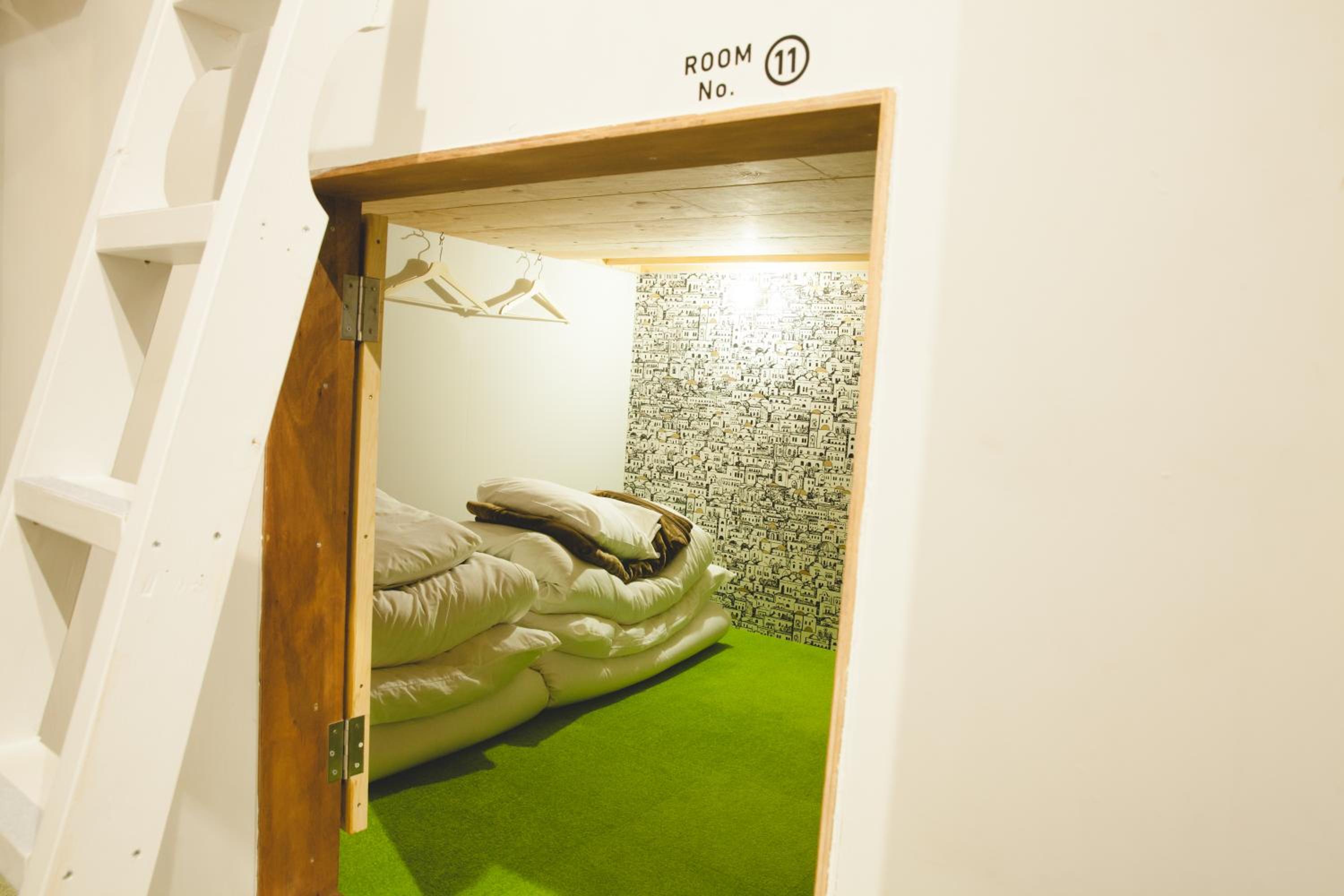 Twin Capsule Room - Lower photo 2