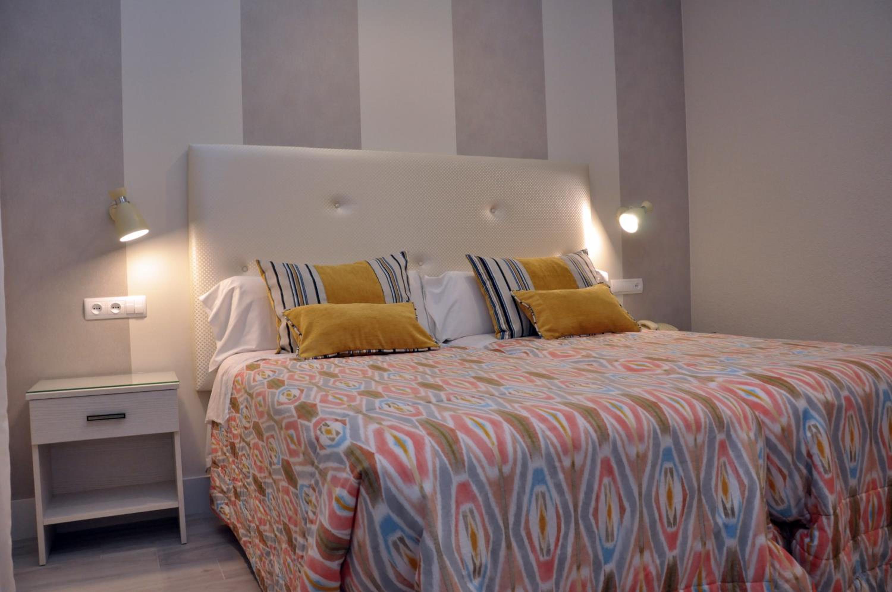 Standard Twin Room - Photo 1