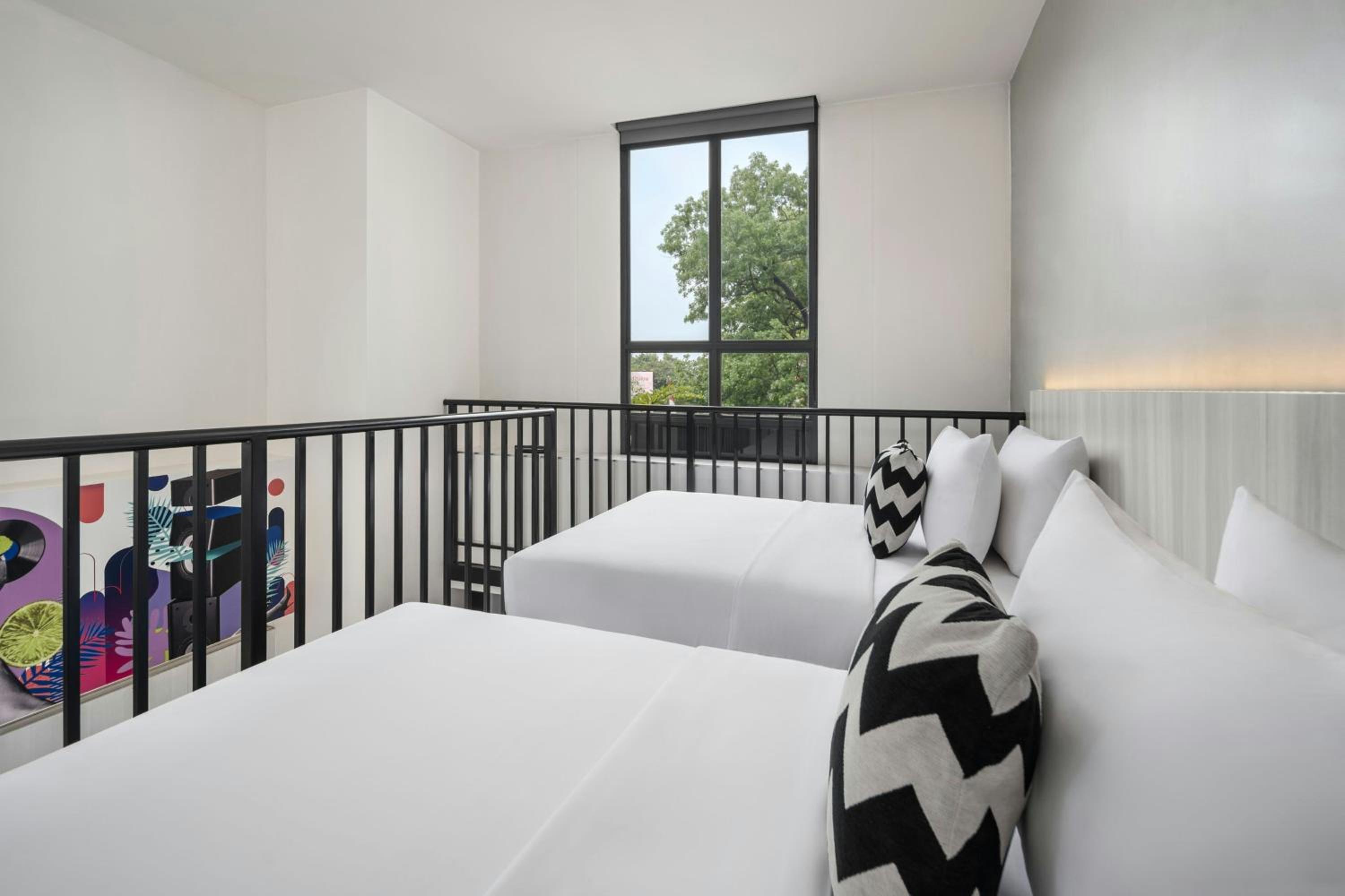 Duplex Queen Suite with Complimentary Mini Bar photo 3
