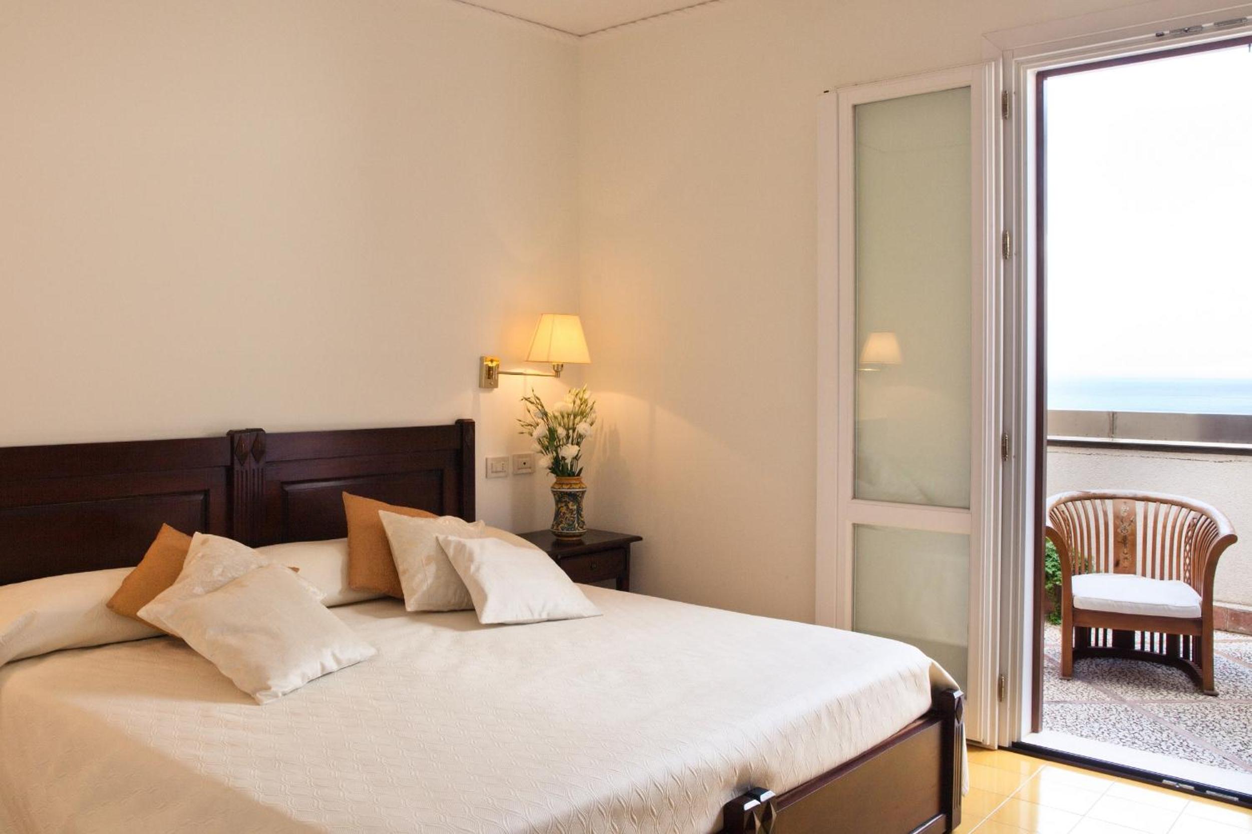 Double Room with Partial Sea View photo 1