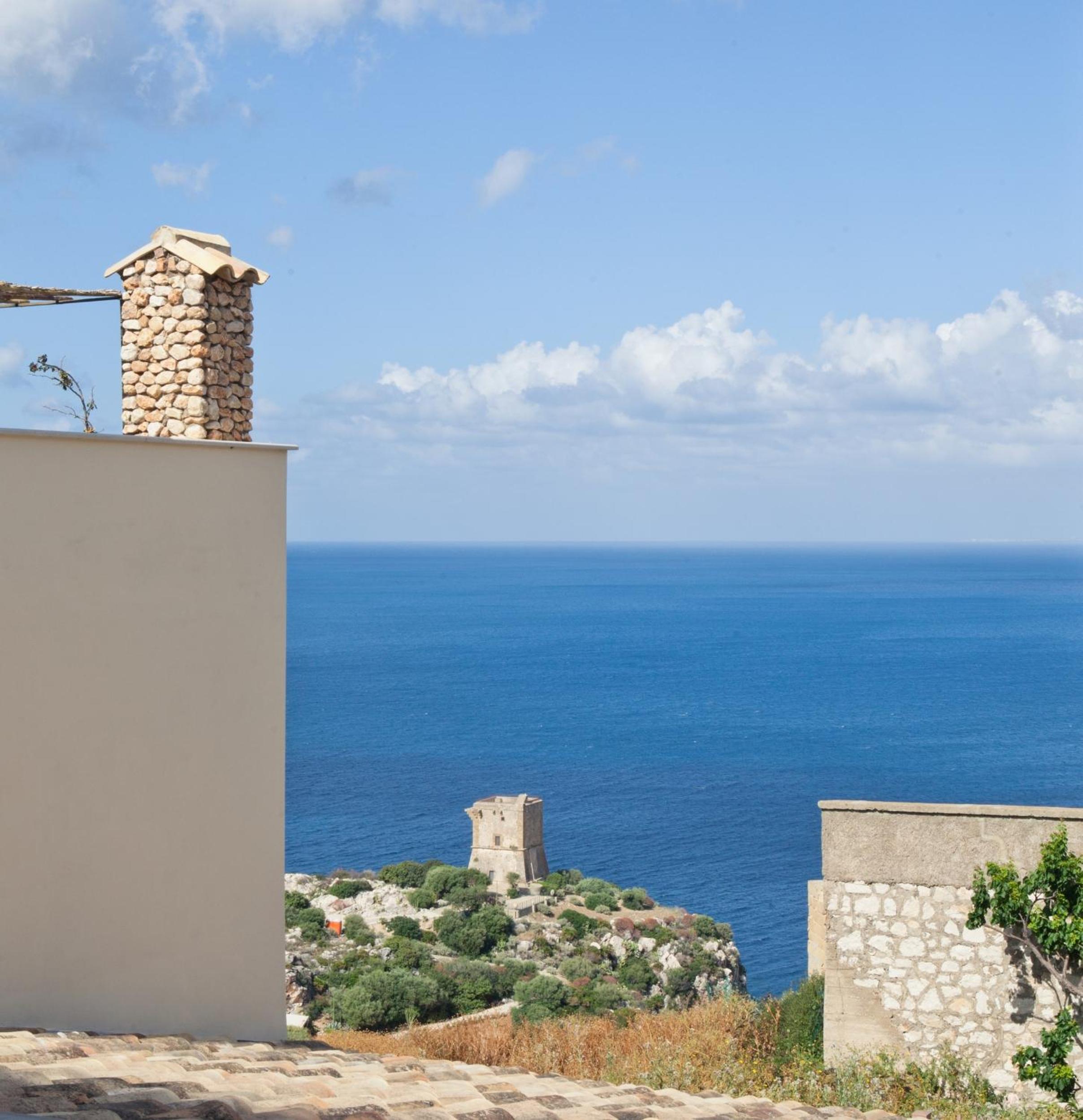 Double Room with Partial Sea View photo 2