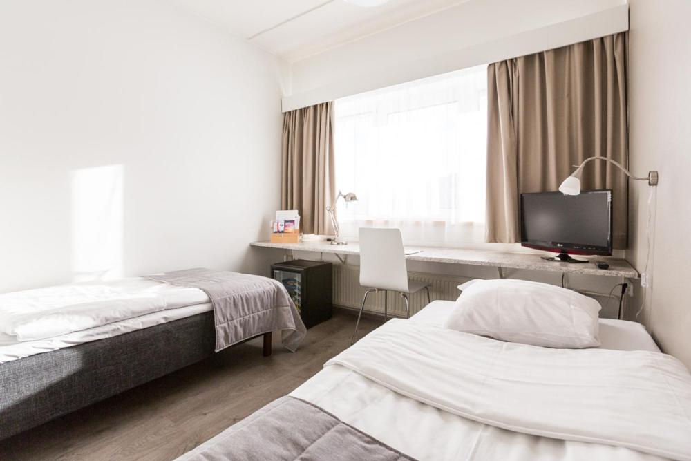 Standard Twin Room - Photo 1