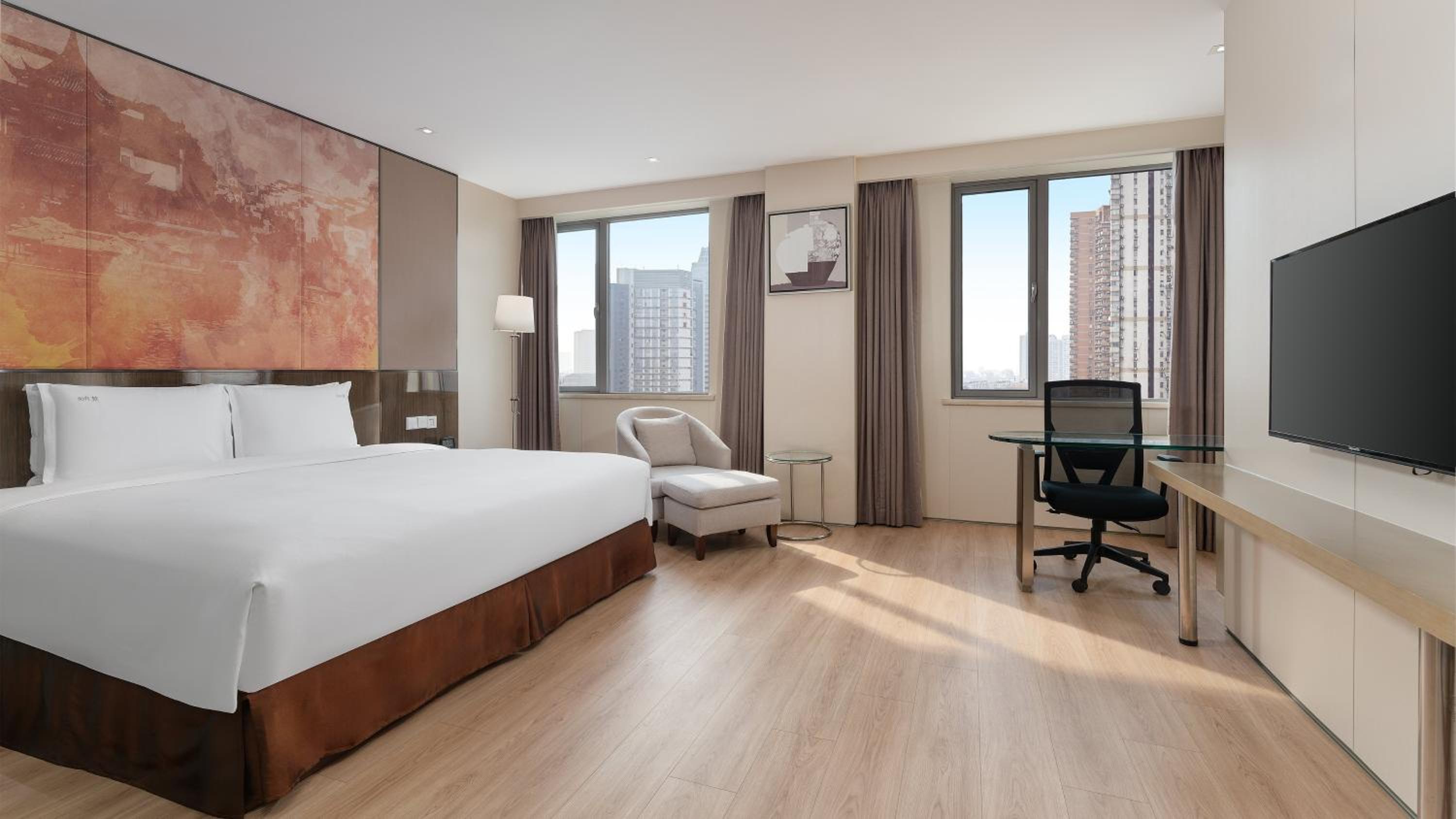 Standard Club King Bed Room photo 1