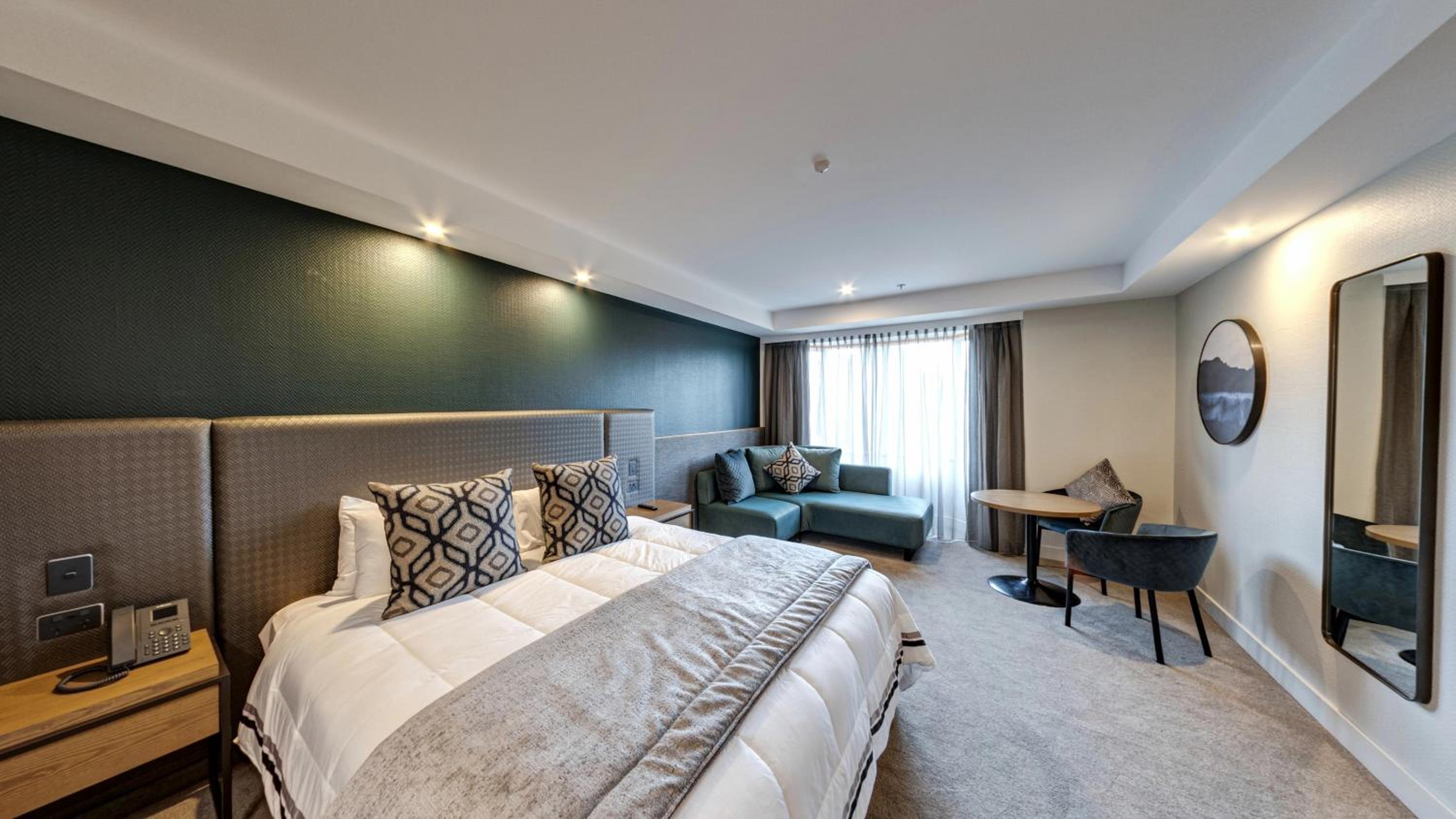 Deluxe Family Suite - Photo 2
