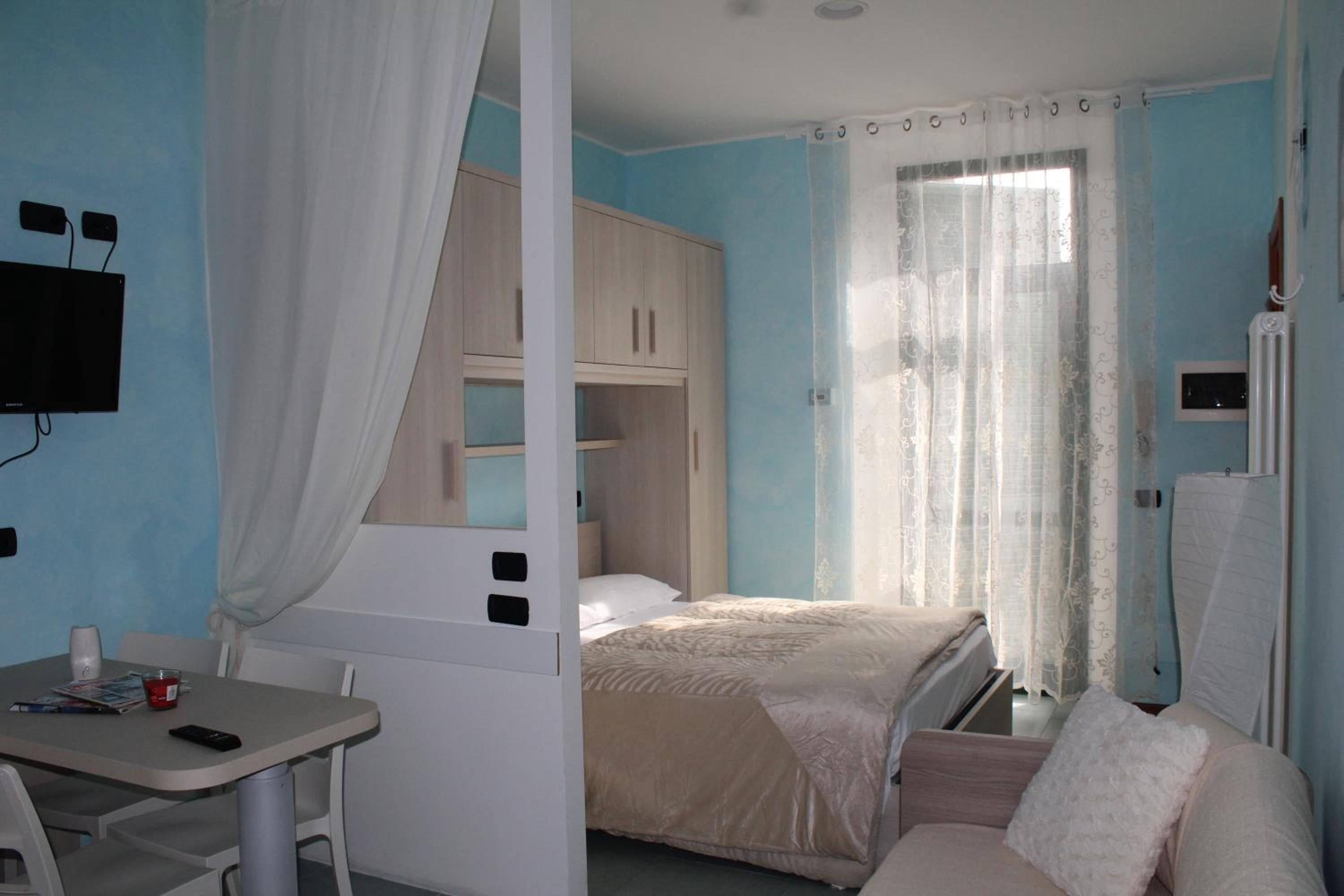 Studio (3 Adults)