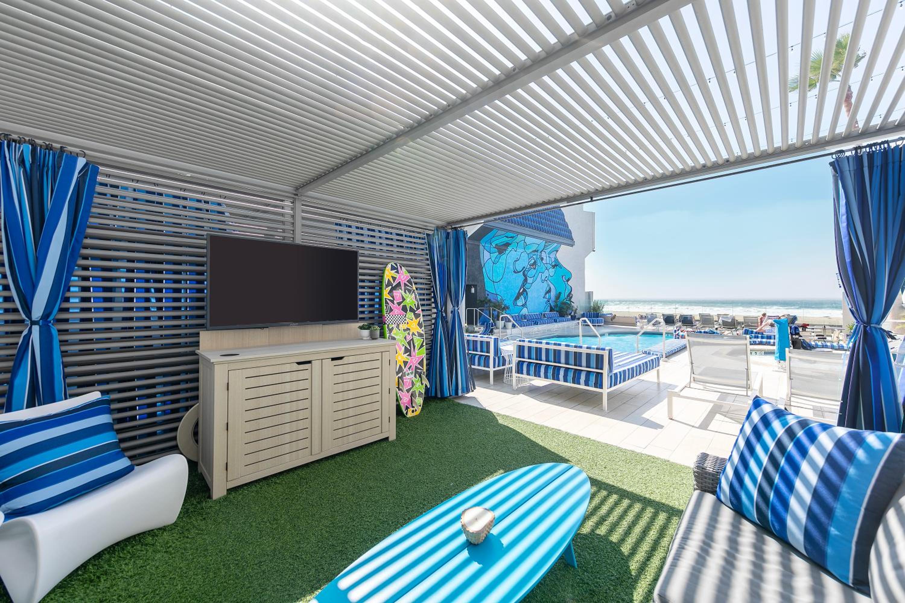 Suite with Pool View