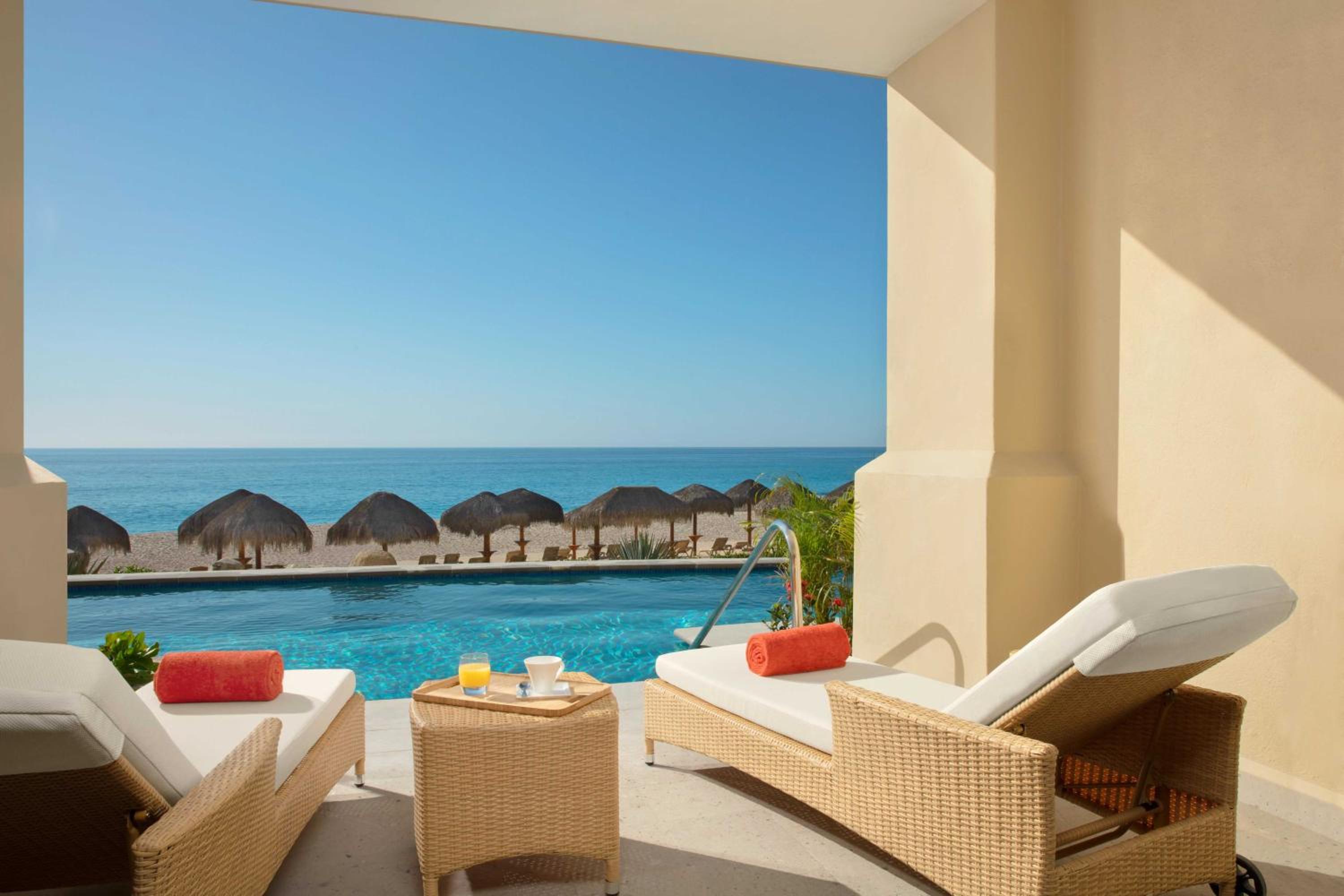 Preferred Club Junior Suite Ocean Front Swim Out Double - Photo 5