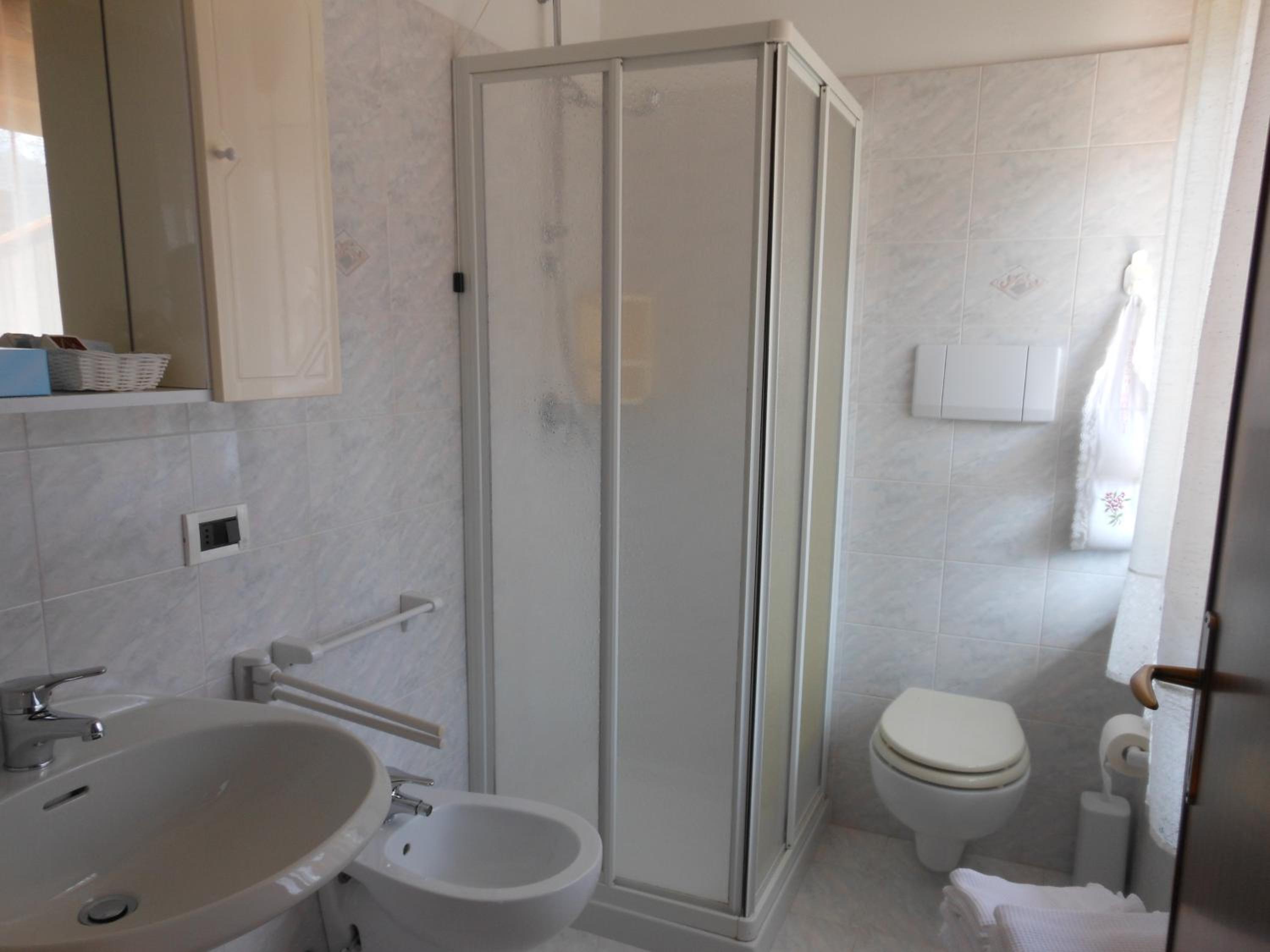 Triple Room with Balcony - Photo 6