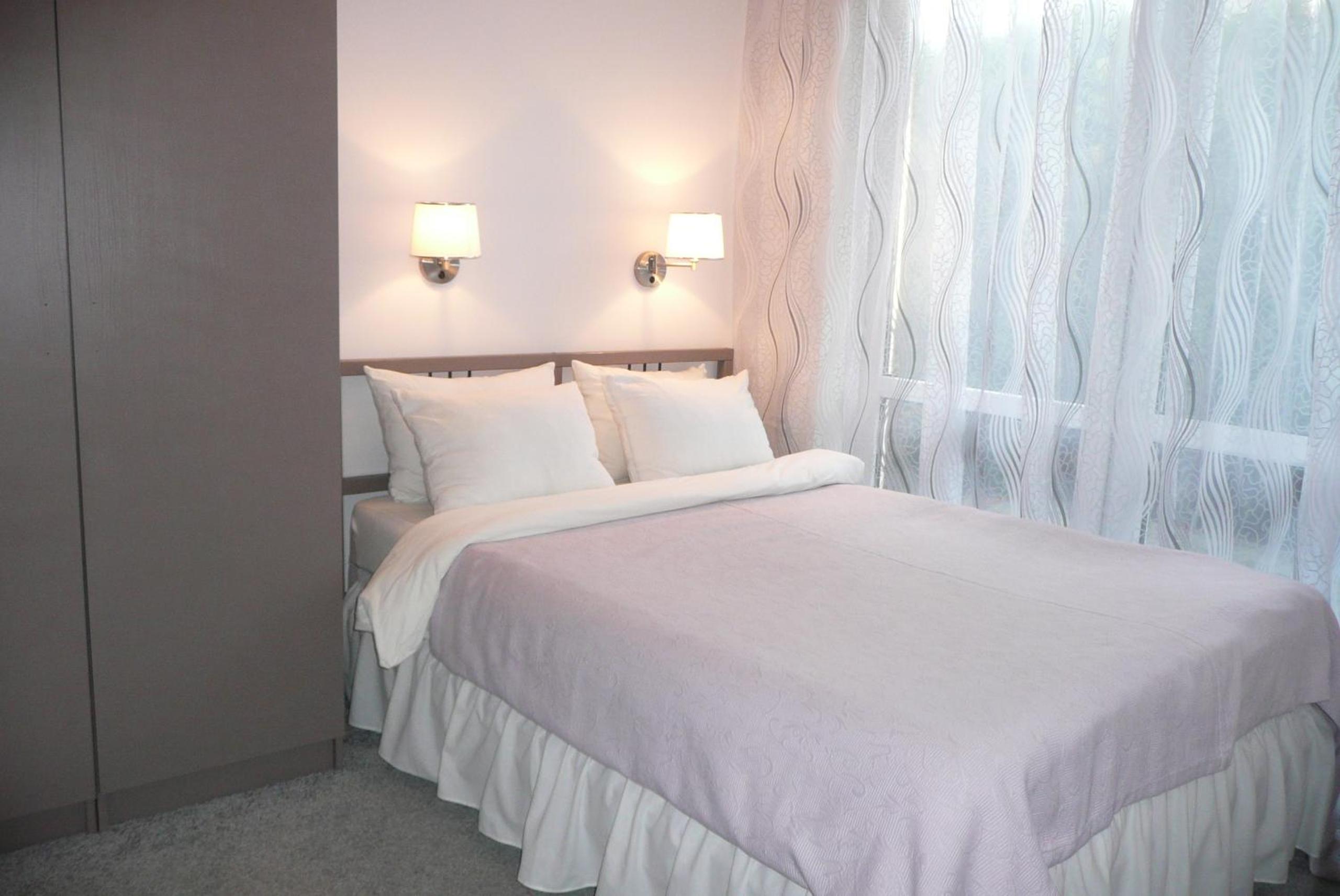 Deluxe One-Bedroom Apartment photo 1