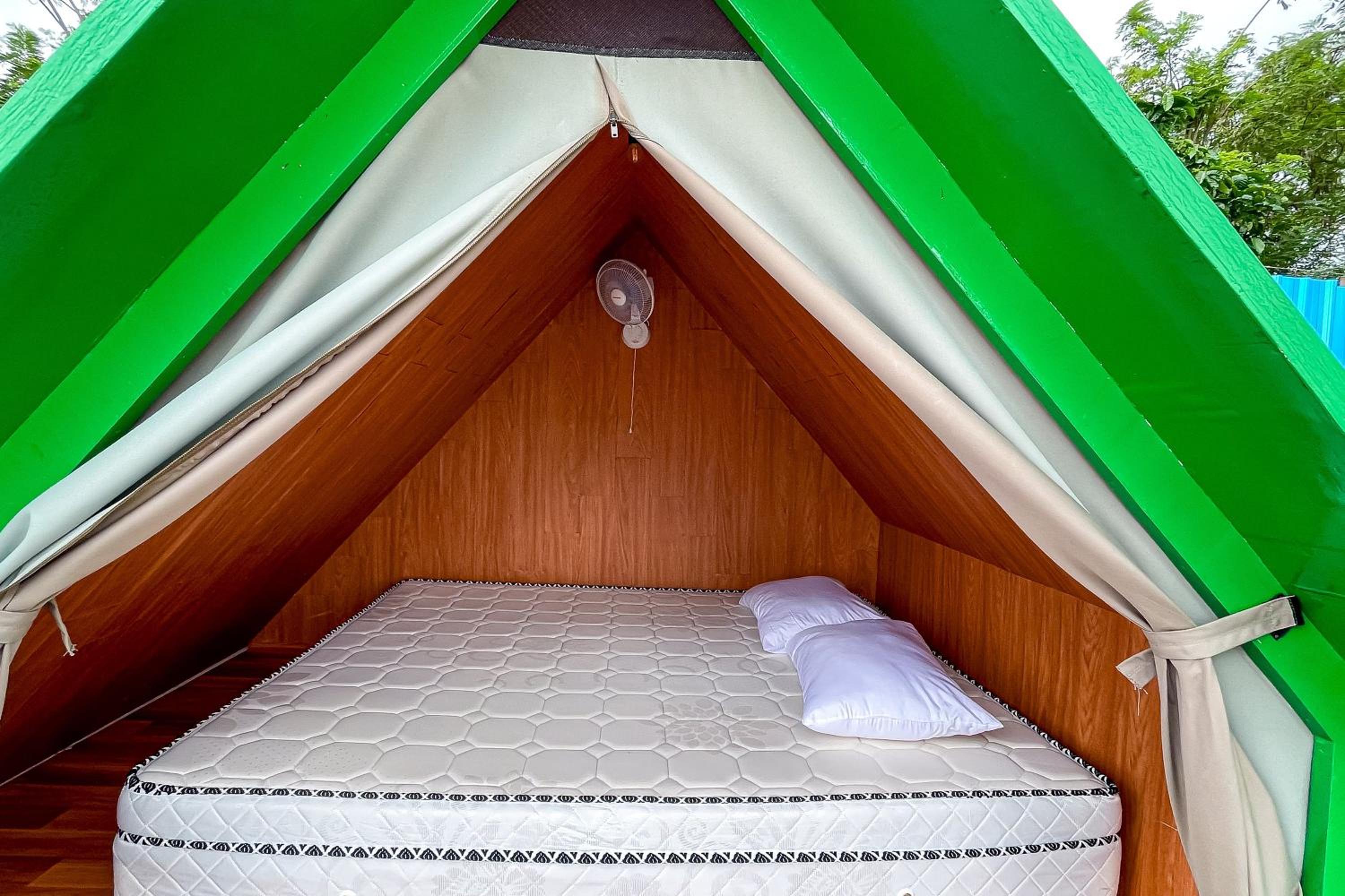 Standard Double Room with Shared Bathroom