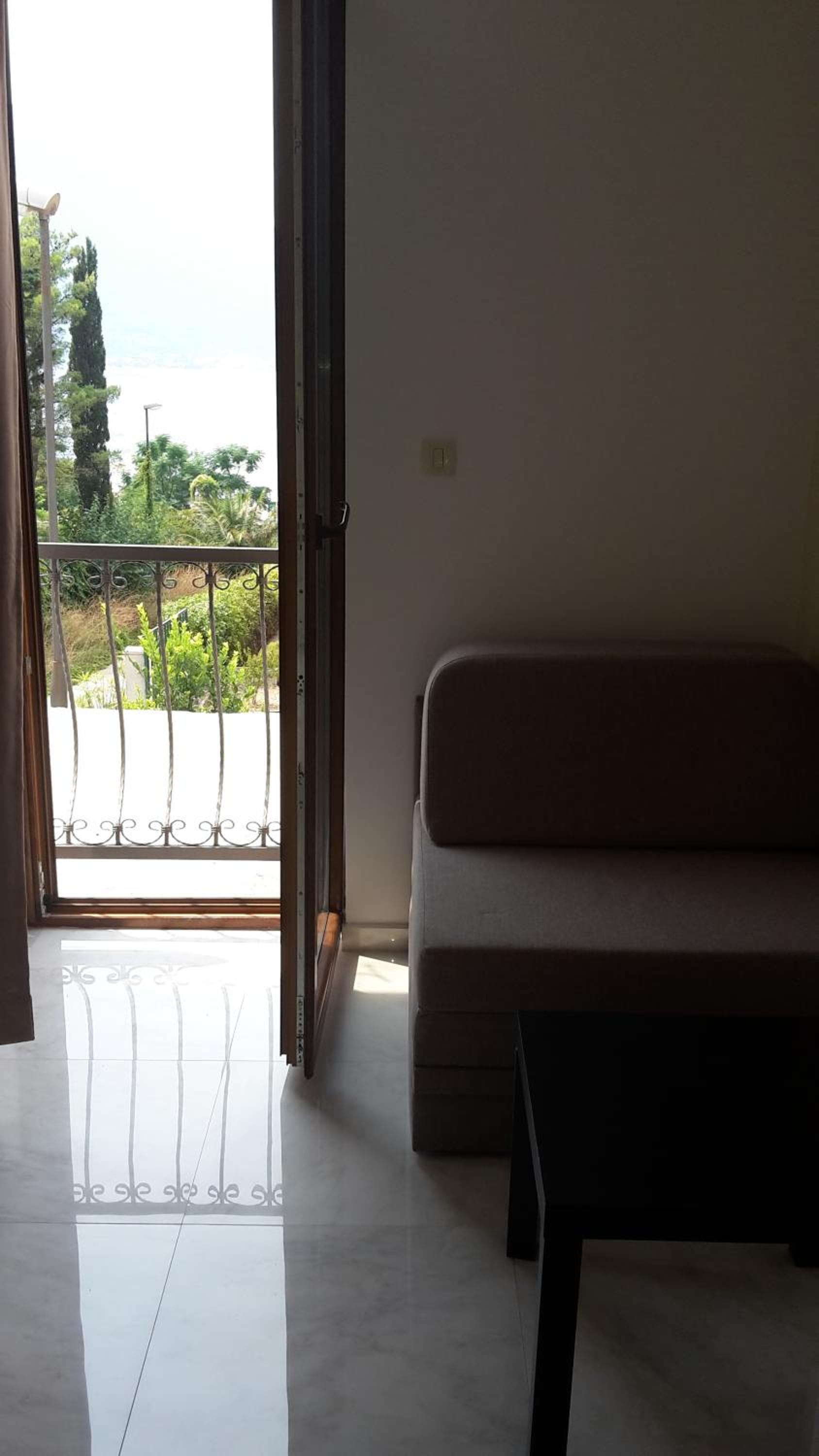 One-Bedroom Apartment with Terrace and Sea View photo 2