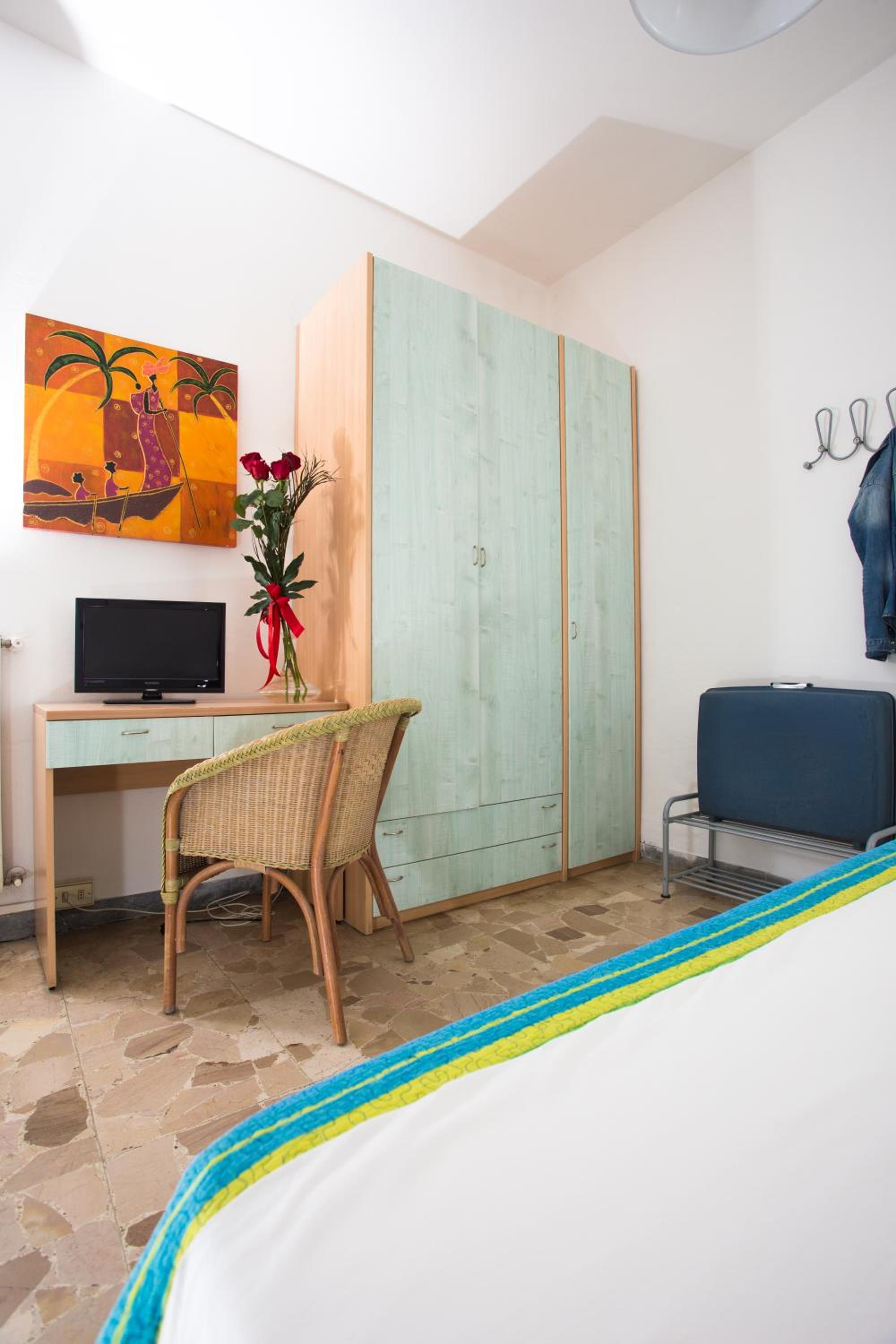 Family Room - Photo 5
