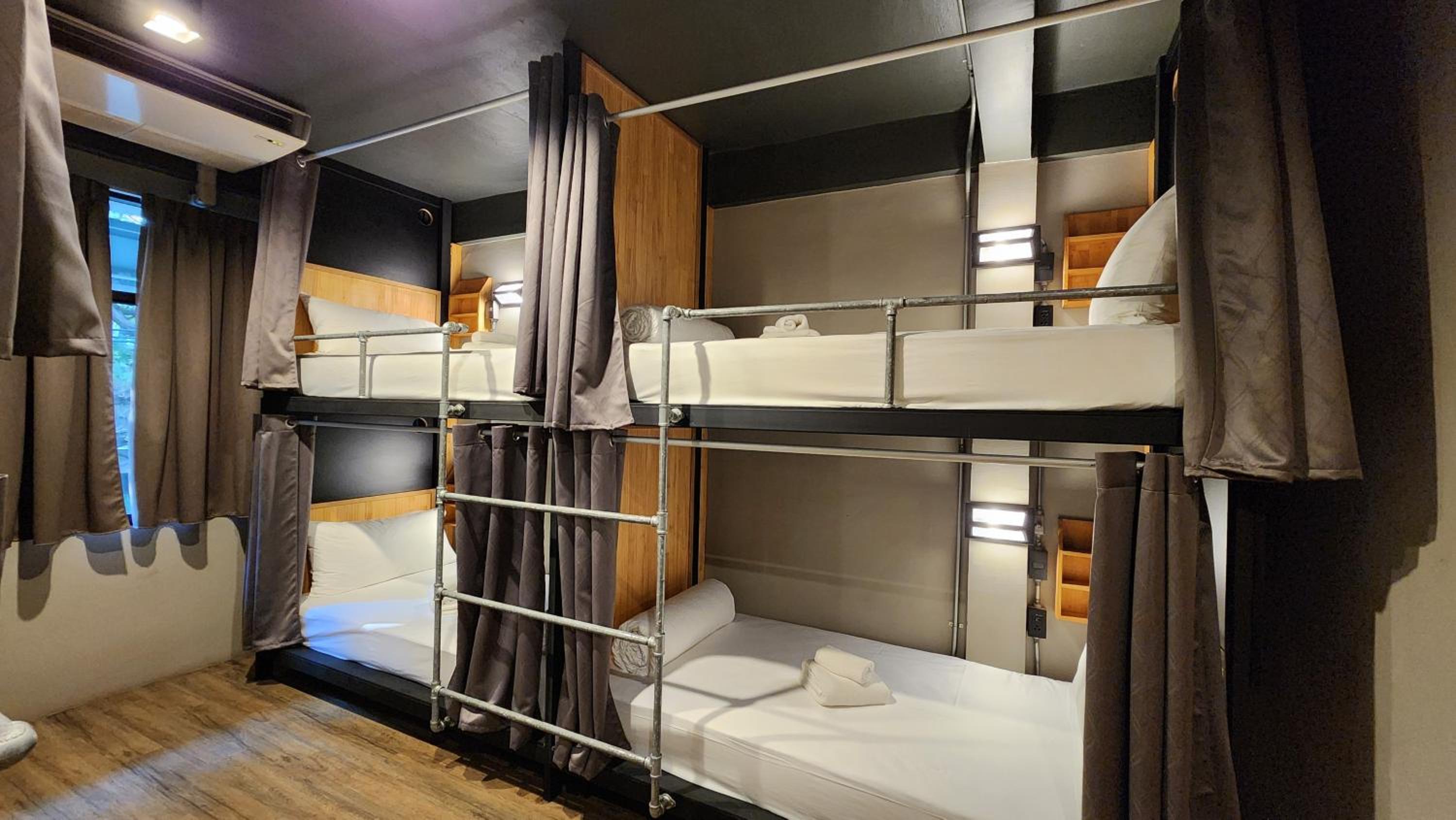 6-Bed Mixed Dormitory Room photo 3