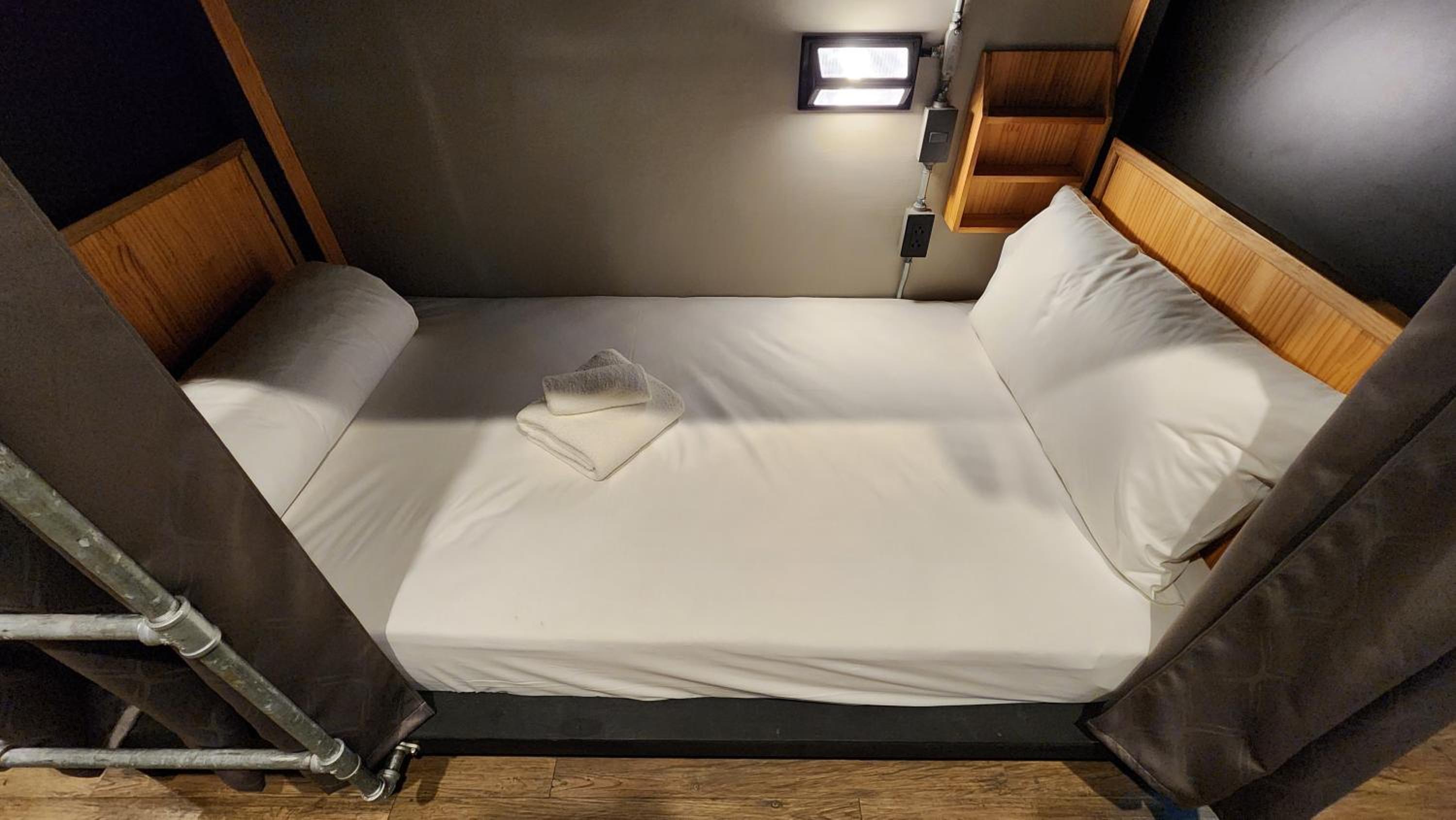 6-Bed Mixed Dormitory Room photo 1