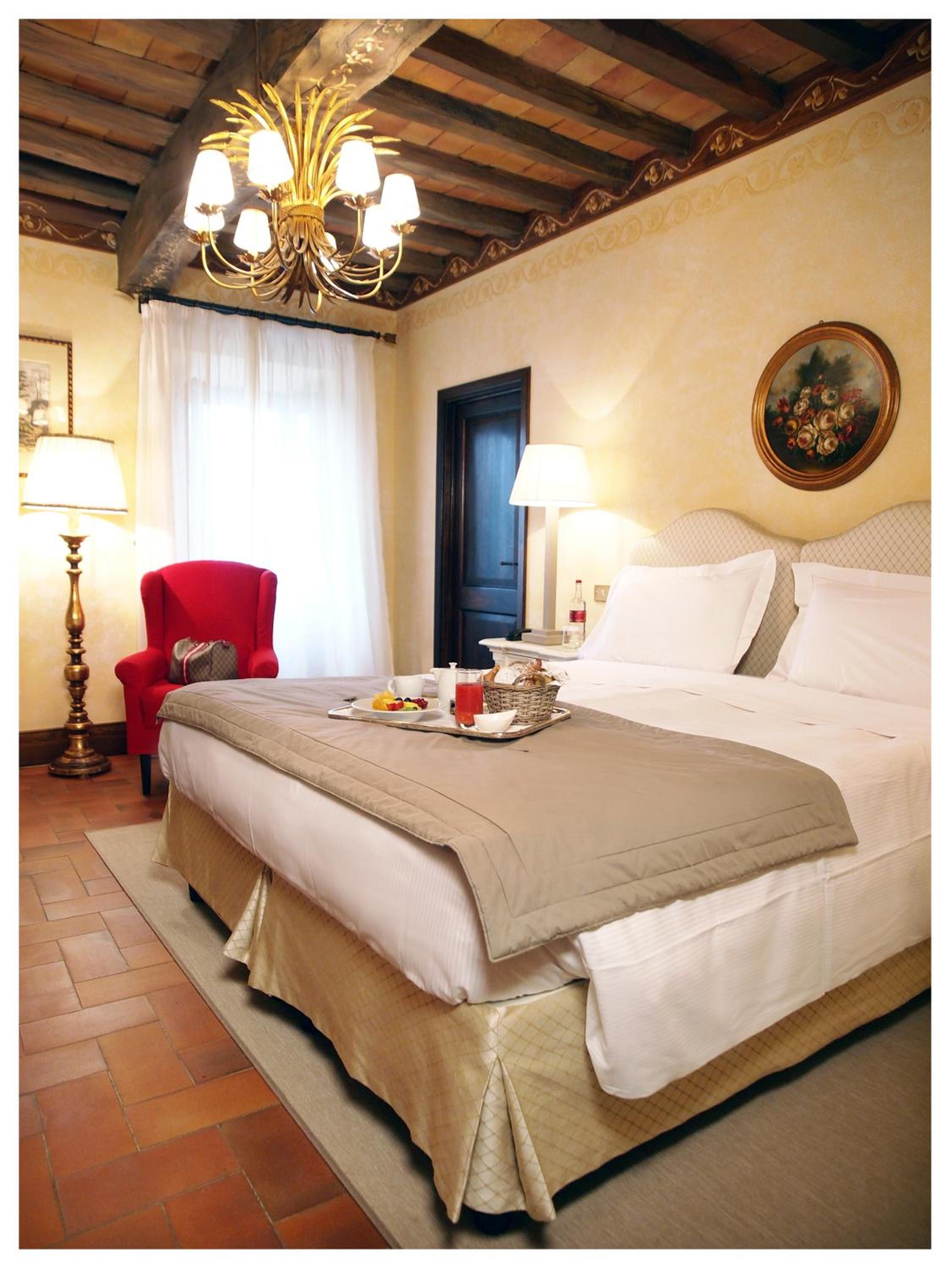Suite - Photo 1