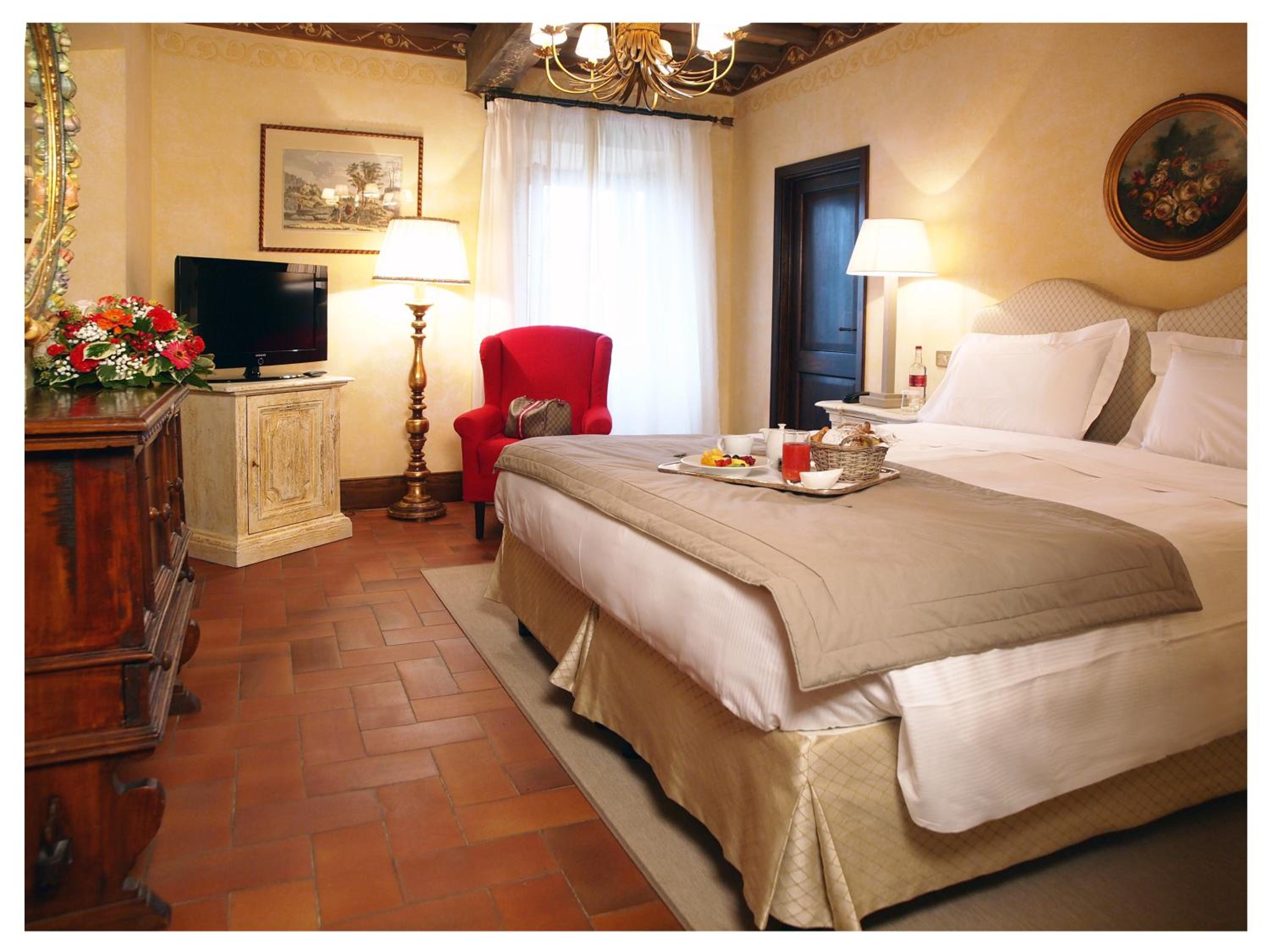 Suite - Photo 3