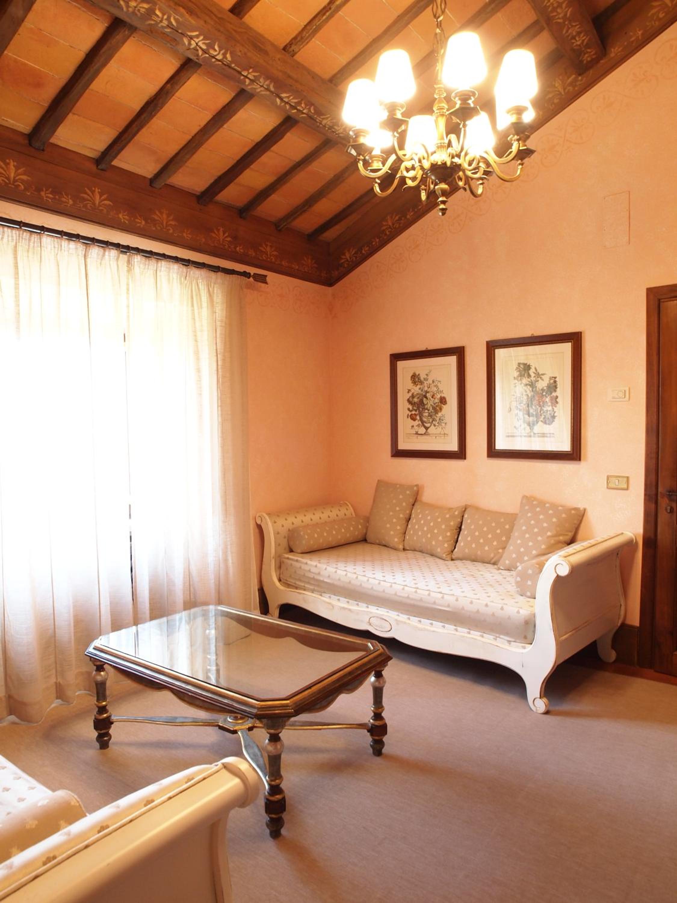 Superior Suite - Photo 6