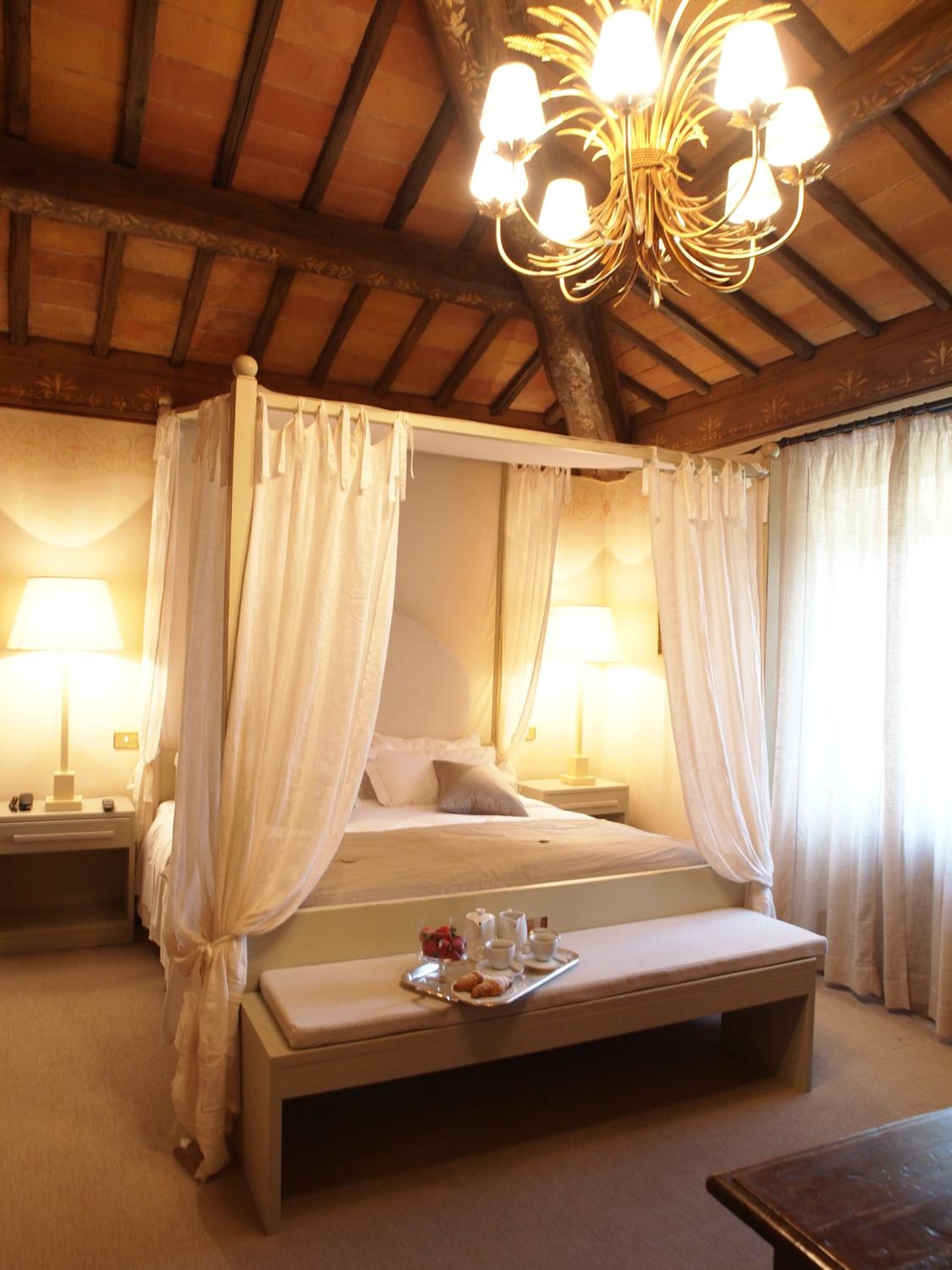 Superior Suite - Photo 8