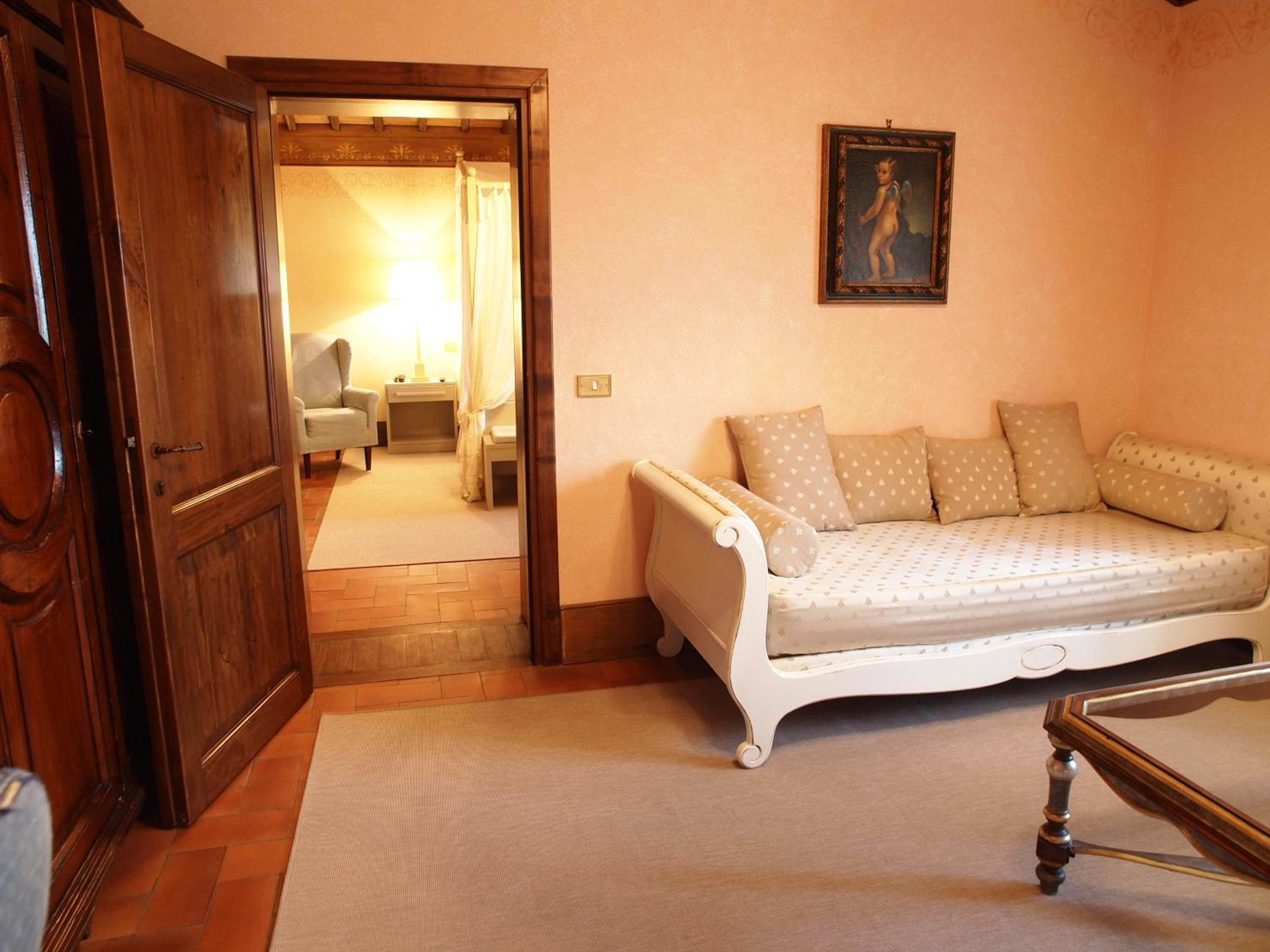 Superior Suite - Photo 7