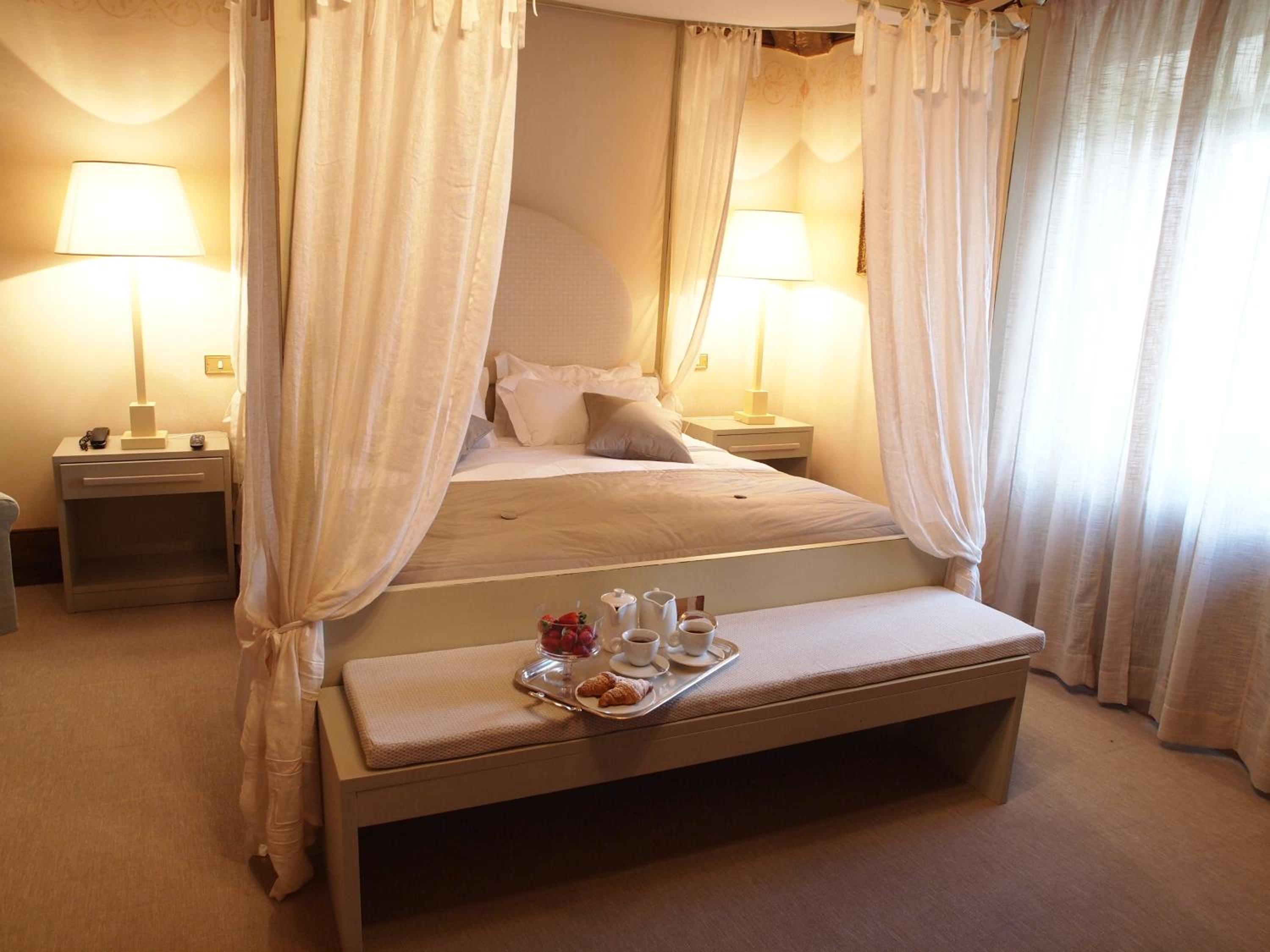 Superior Suite - Photo 9